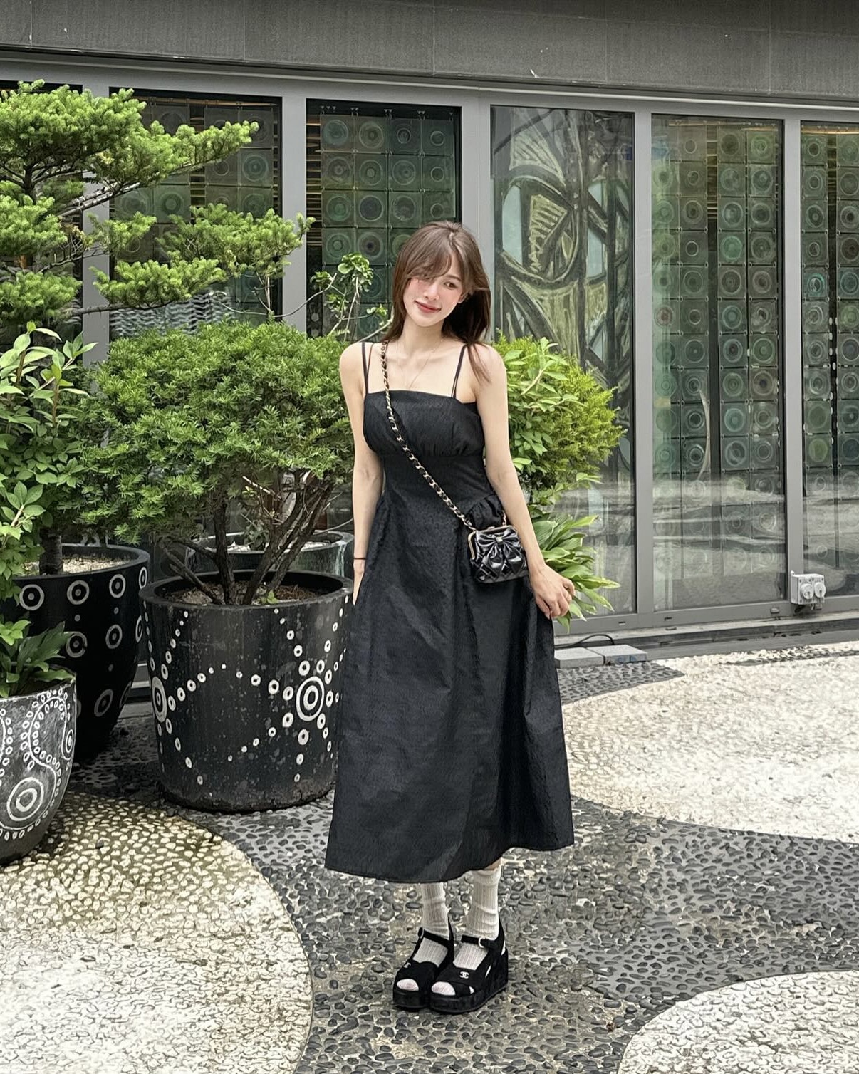 올여름 핫한 여름 샌들 총집합💡
셀럽 데일리룩을 완성하는 샌들 스타일링 꿀팁, 확인해 보세요👡 이미지3