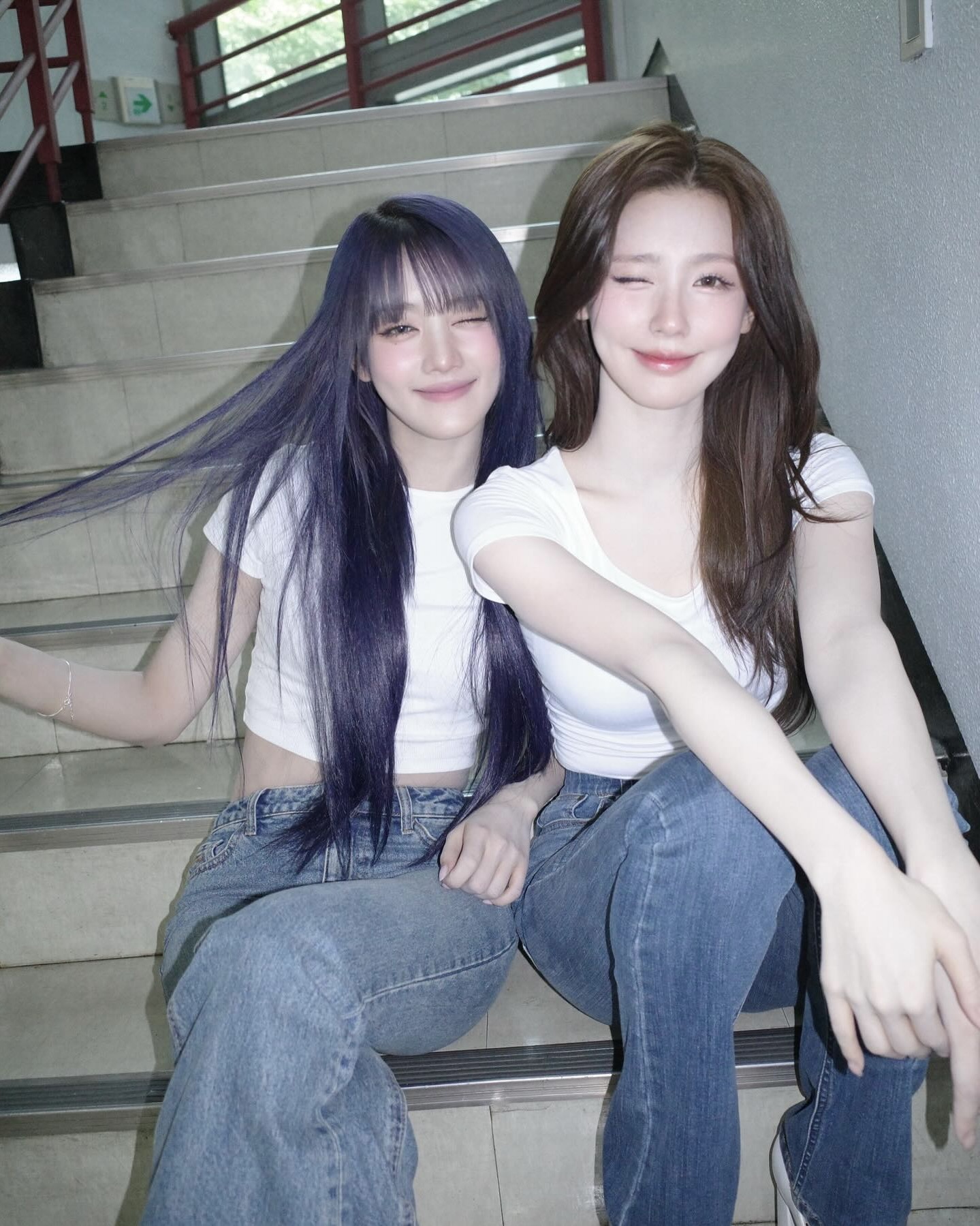 계속 저장만 해두던 시밀러룩👭🏻
이번 주말, 셀럽표 시밀러룩 즐기기 딱 좋은 순간이에요💞 이미지4