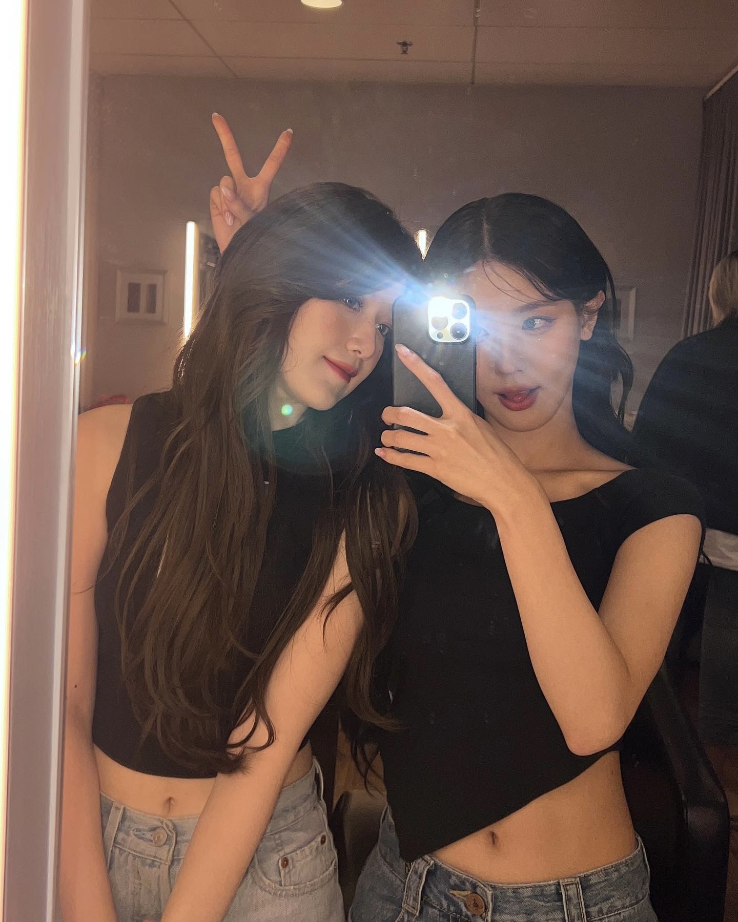 계속 저장만 해두던 시밀러룩👭🏻
이번 주말, 셀럽표 시밀러룩 즐기기 딱 좋은 순간이에요💞 이미지6