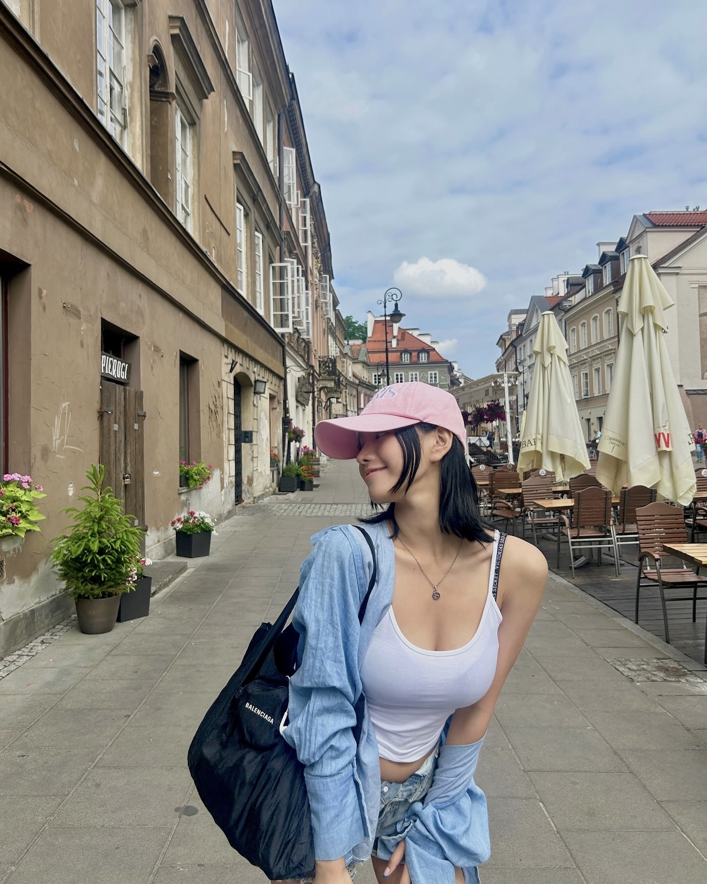 더운 여름에는 볼캡으로 꾸안꾸🧢
햇빛도 가리고, 분위기도 챙겨서 스타일링 완성하기✨ 이미지4