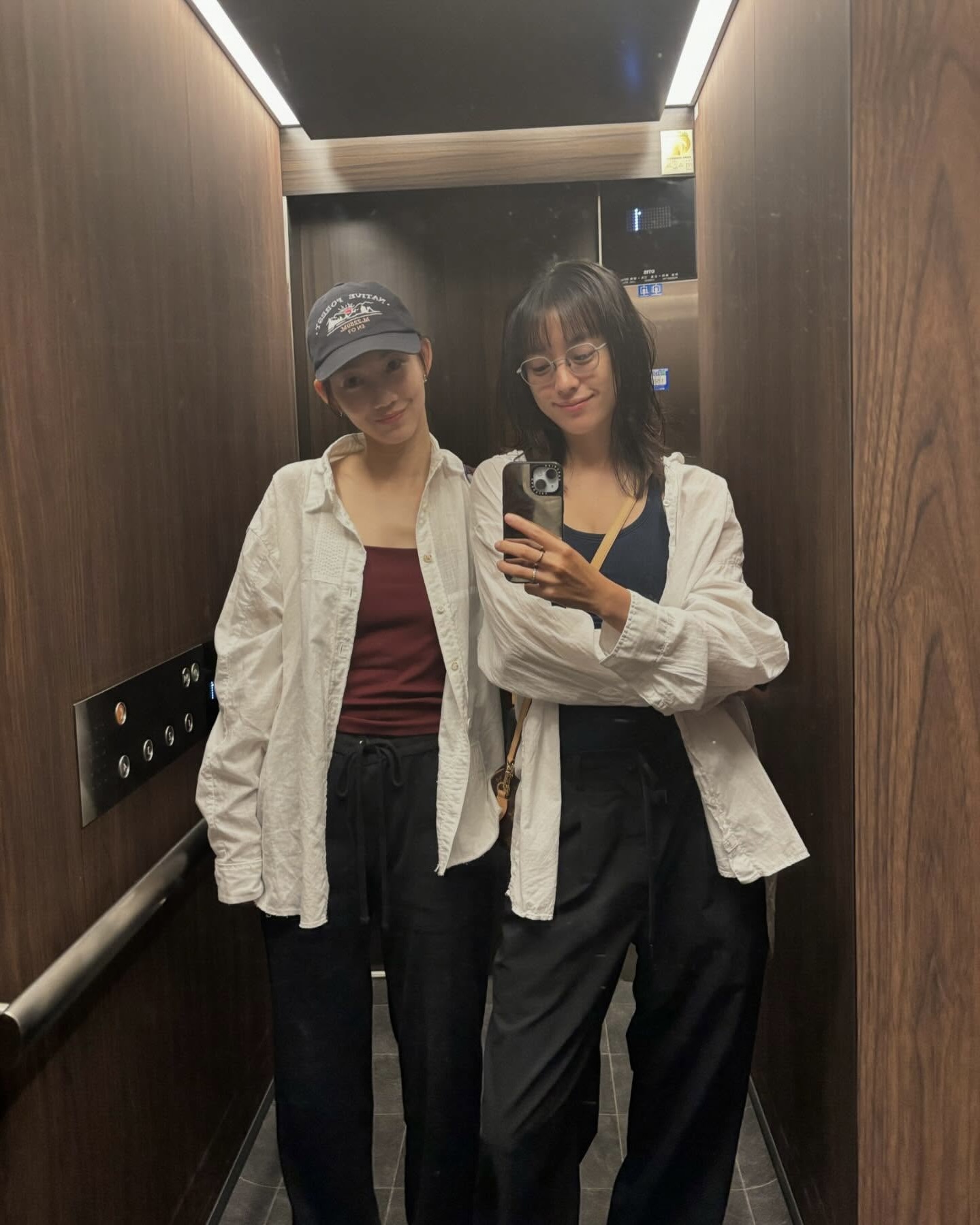 계속 저장만 해두던 시밀러룩👭🏻
이번 주말, 셀럽표 시밀러룩 즐기기 딱 좋은 순간이에요💞 이미지2