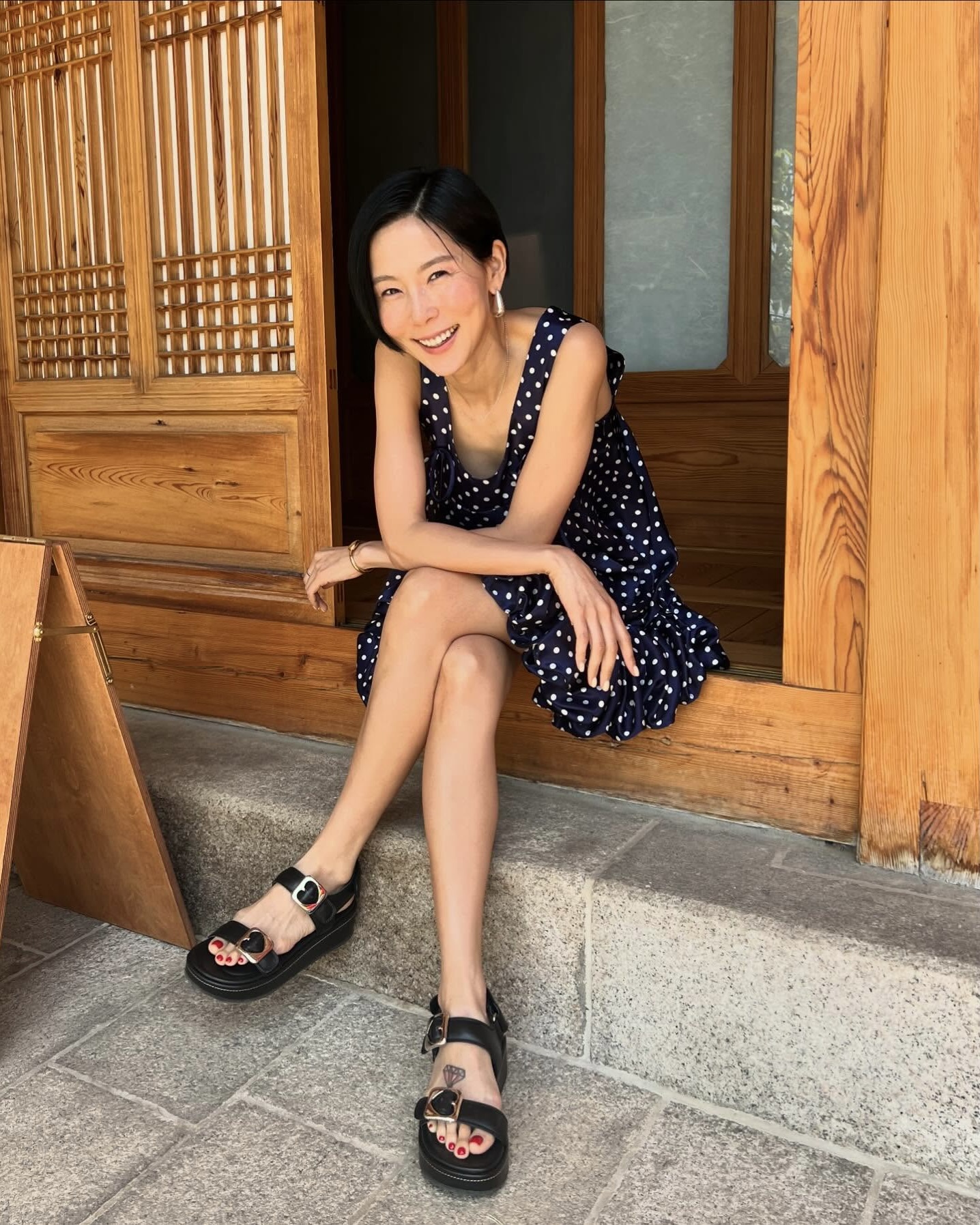 올여름 핫한 여름 샌들 총집합💡
셀럽 데일리룩을 완성하는 샌들 스타일링 꿀팁, 확인해 보세요👡 이미지4