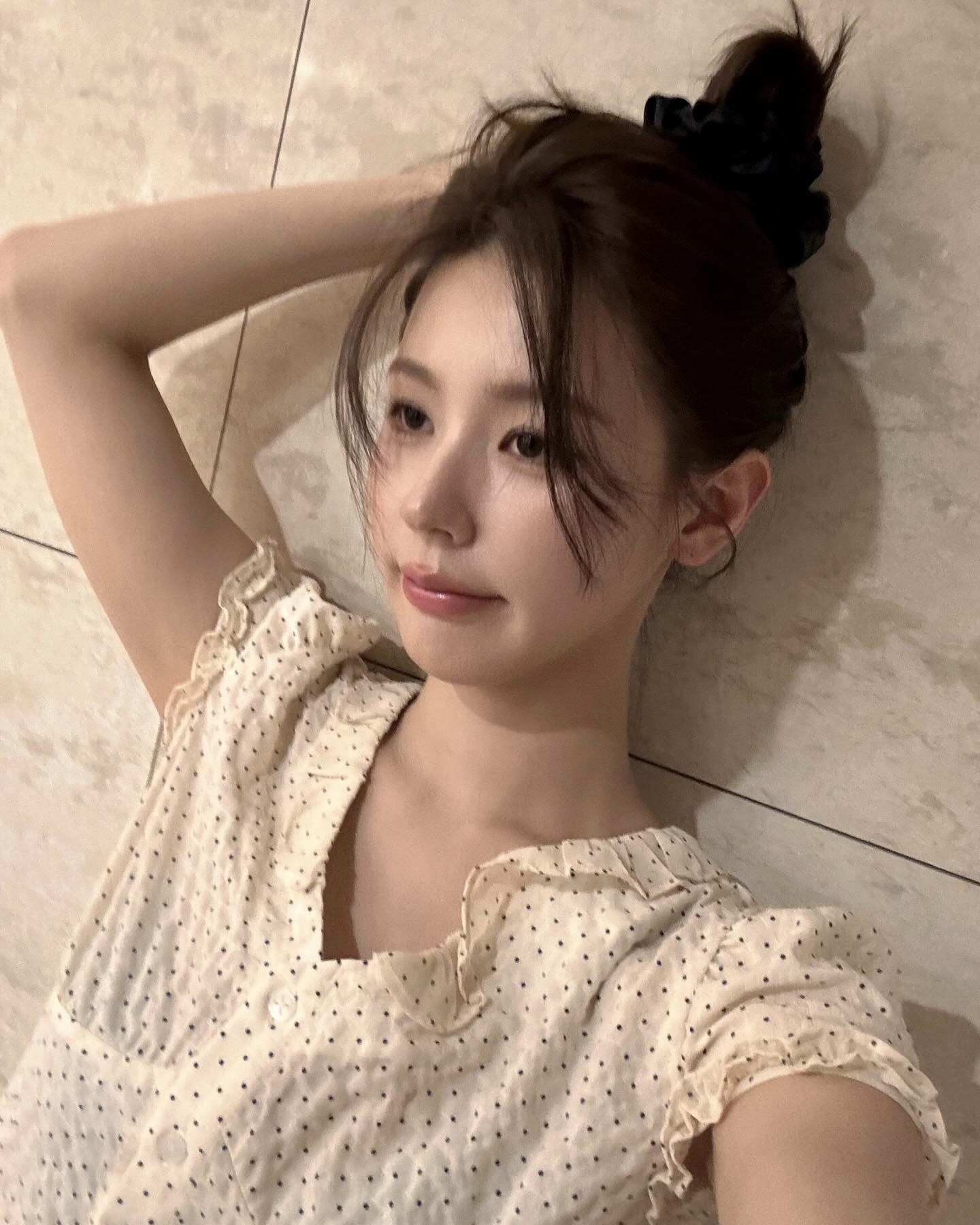 똥머리 하나로 가볍게 묶어보세요🤍
덥고 습한날 시원하고 귀엽게 묶어 올리는 똥머리💇‍♀️ 이미지3