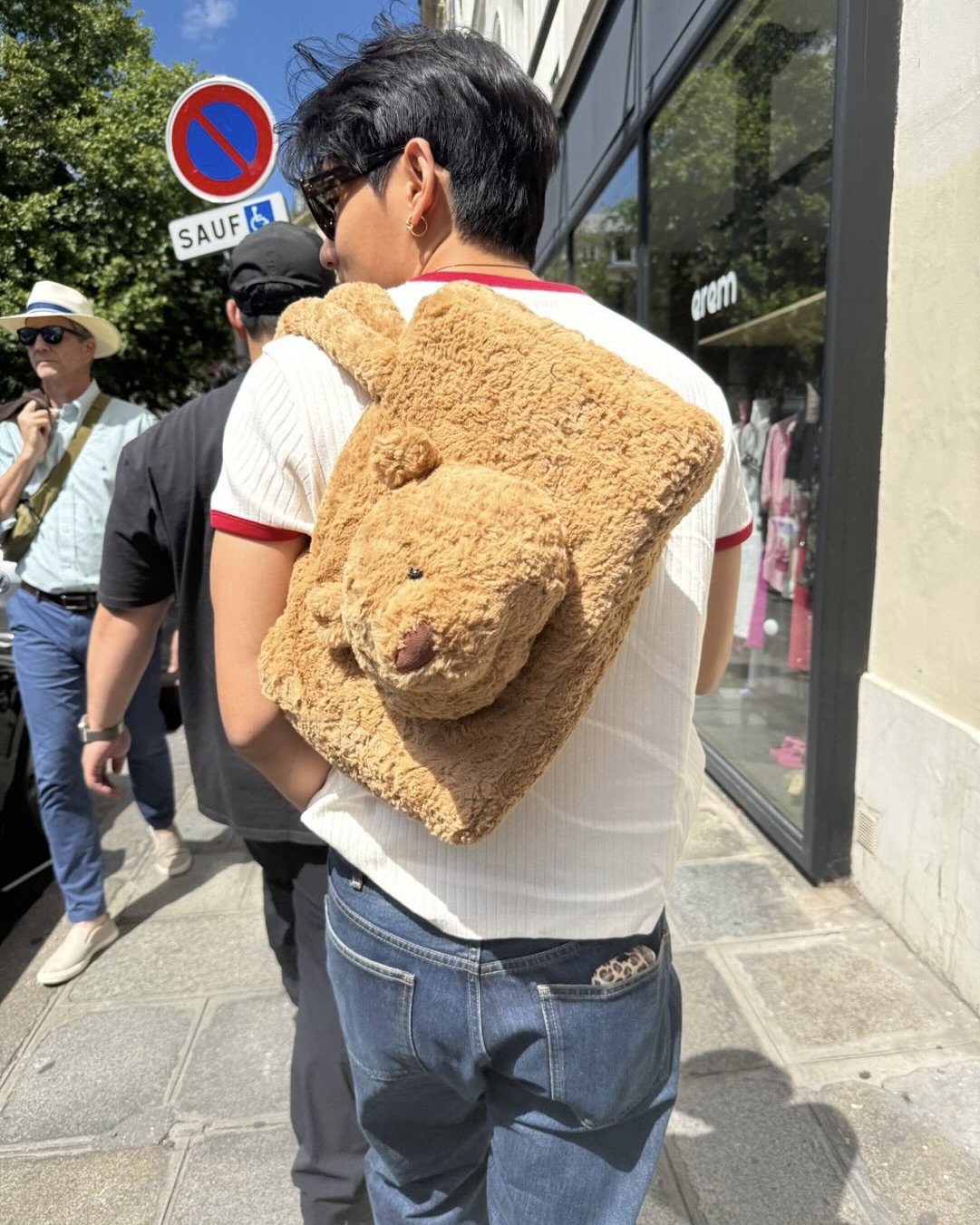 김태형은 유명한 남친짤 장인임🤍
파리에서도 남친짤 말아오는 김곰돌씨🐻 이미지3