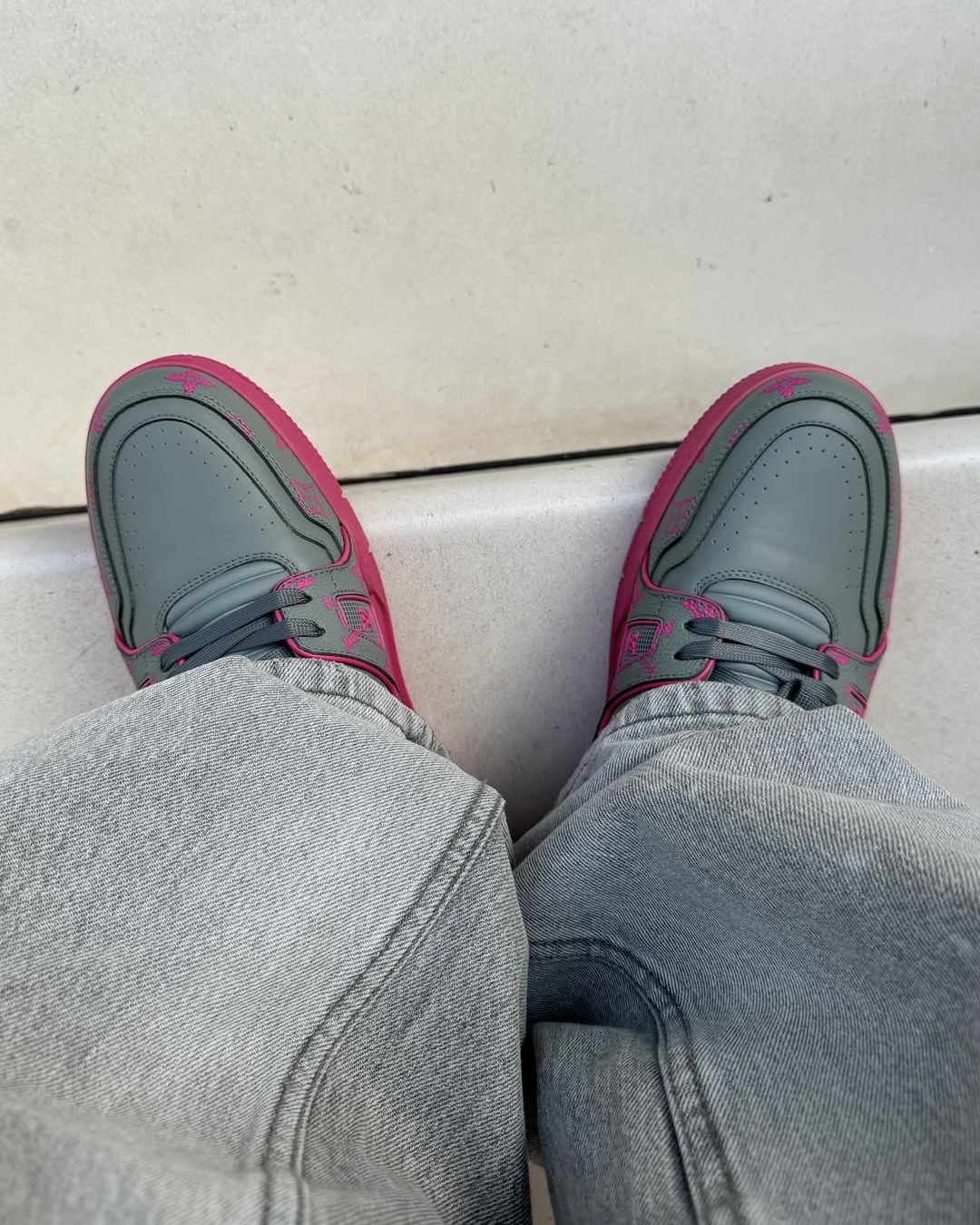 LV이지가 떠오르는 LV트레이너👟 이미지5