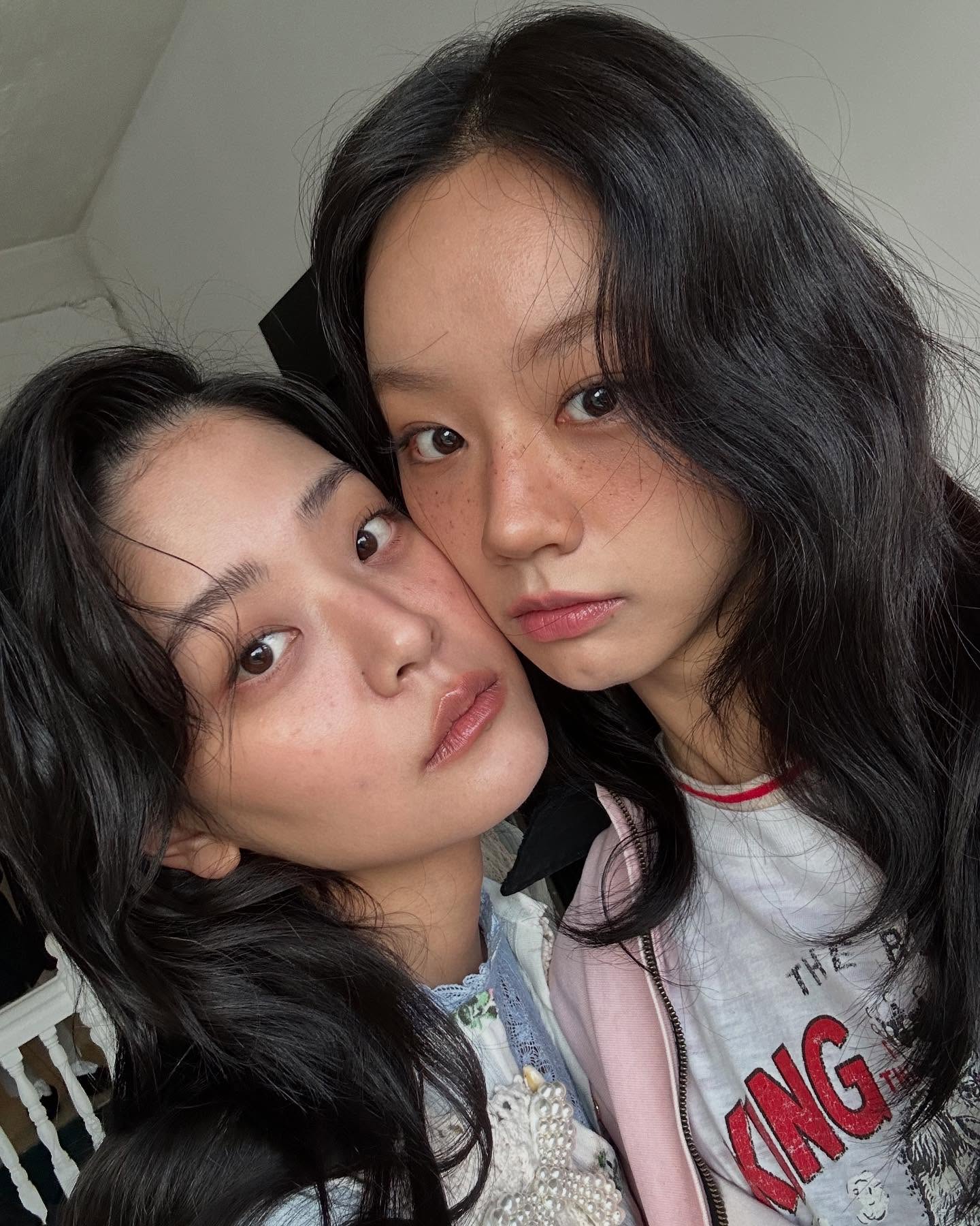썸머룩에 꼭 필요한 포인트🍑
주근깨 하나로 완성하는 트렌디한 분위기 시도해보세요 이미지4