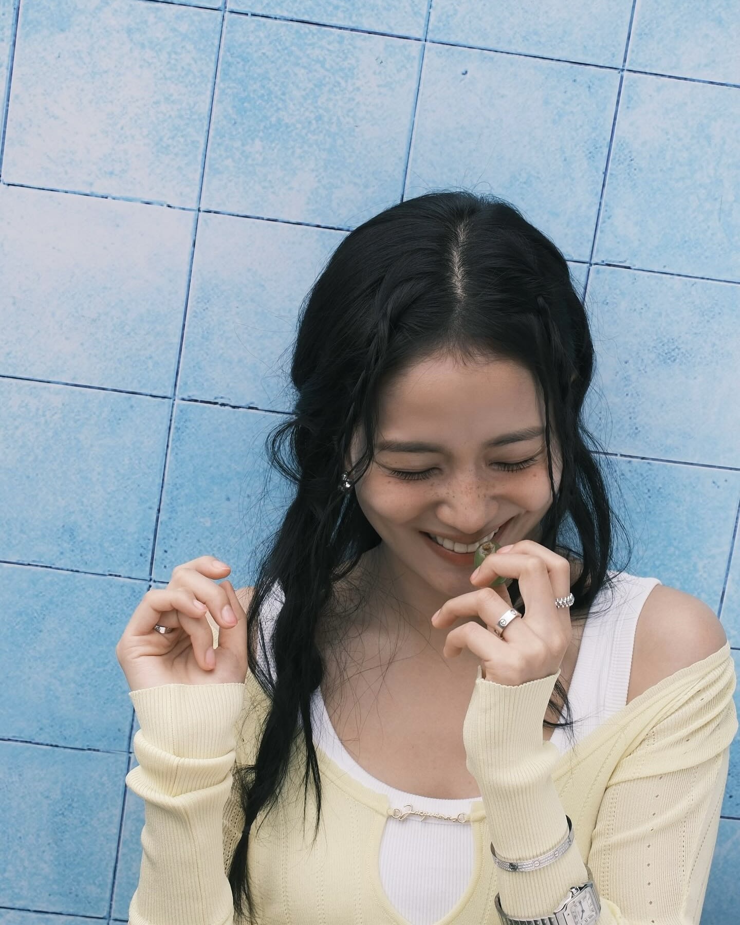 썸머룩에 꼭 필요한 포인트🍑
주근깨 하나로 완성하는 트렌디한 분위기 시도해보세요 이미지5