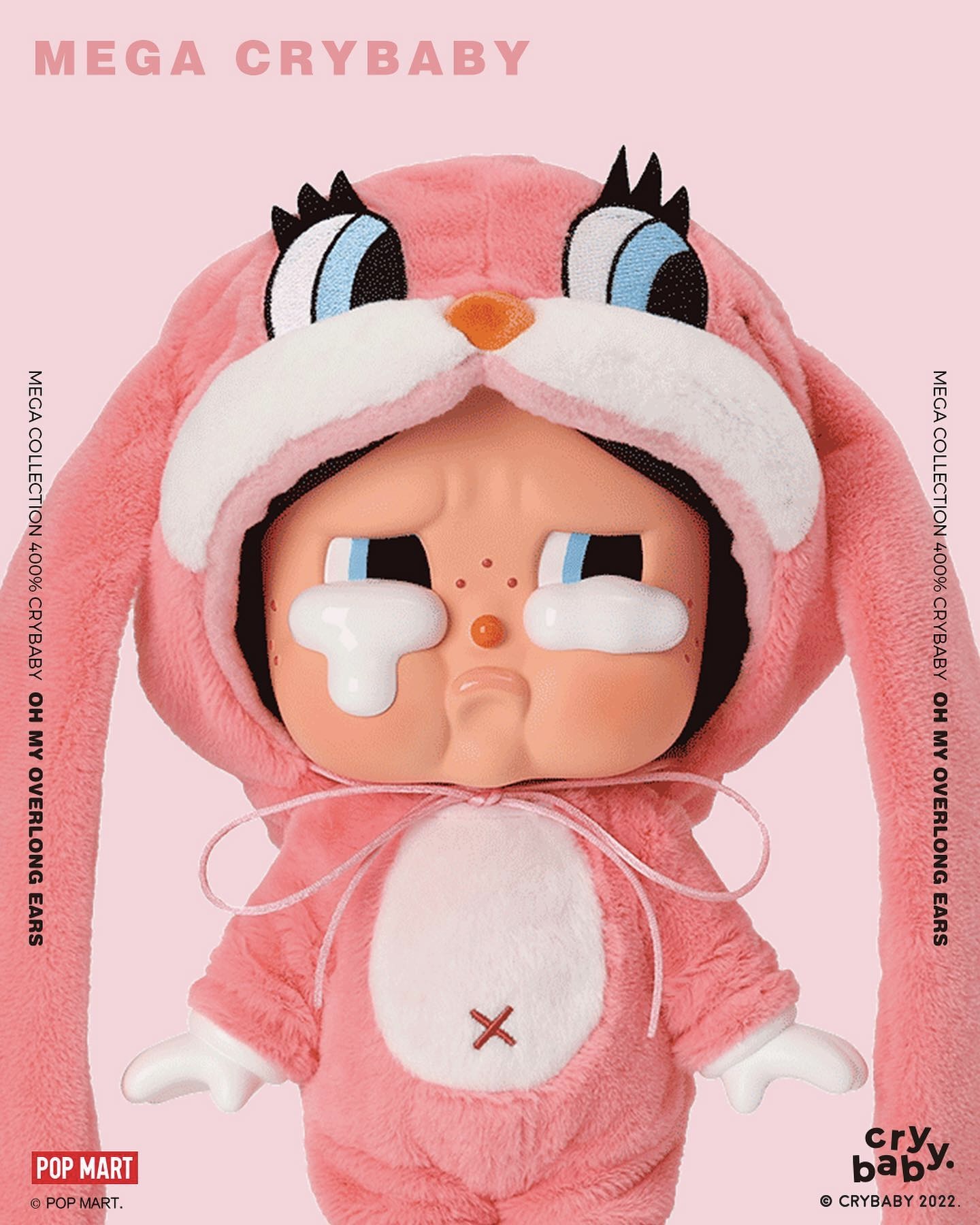 키링계 New 스타 크라이 베이비🧸
희소성, 감성 다 잡은 크라이 베이비 키링 완전정복하세요💙🥹

제2의 라부부, 크라이 베이비를 소개합니다.

최근 셀럽들이 가방에 키링으로 착용하면서 유명세로 주목받고 있는 크라이 베이비가 제2의 라부부로 떠오르고 있습니다. 우는 얼굴이 귀여운 크라이 베이비 키링은 울먹이는 눈망울과 볼록한 볼을 가지고 있는 캐릭터입니다.

2017년 태국 아티스트 몰리가 처음 만들어낸 작품으로 어린 시절 울음을 참아야  했던 기억을 떠올리며,  눈물은 슬픔도 기쁨도 품을 수 있다는 메세지를 담아 큰 눈물방울을 흘리는 귀여운 마스코트로 탄생했습니다.

현재 팝마트에서 구입할 수 있으며, 가격은 약 2만 원대부터 4만 원대까지 형성되어 있습니다. 디자인마다 콜라보와 테마가 달라 희소성이 높은 것이 특징이며, 남들과 다른 유니크한 키링을 찾고 있다면 추천하는 아이템입니다. 이미지7