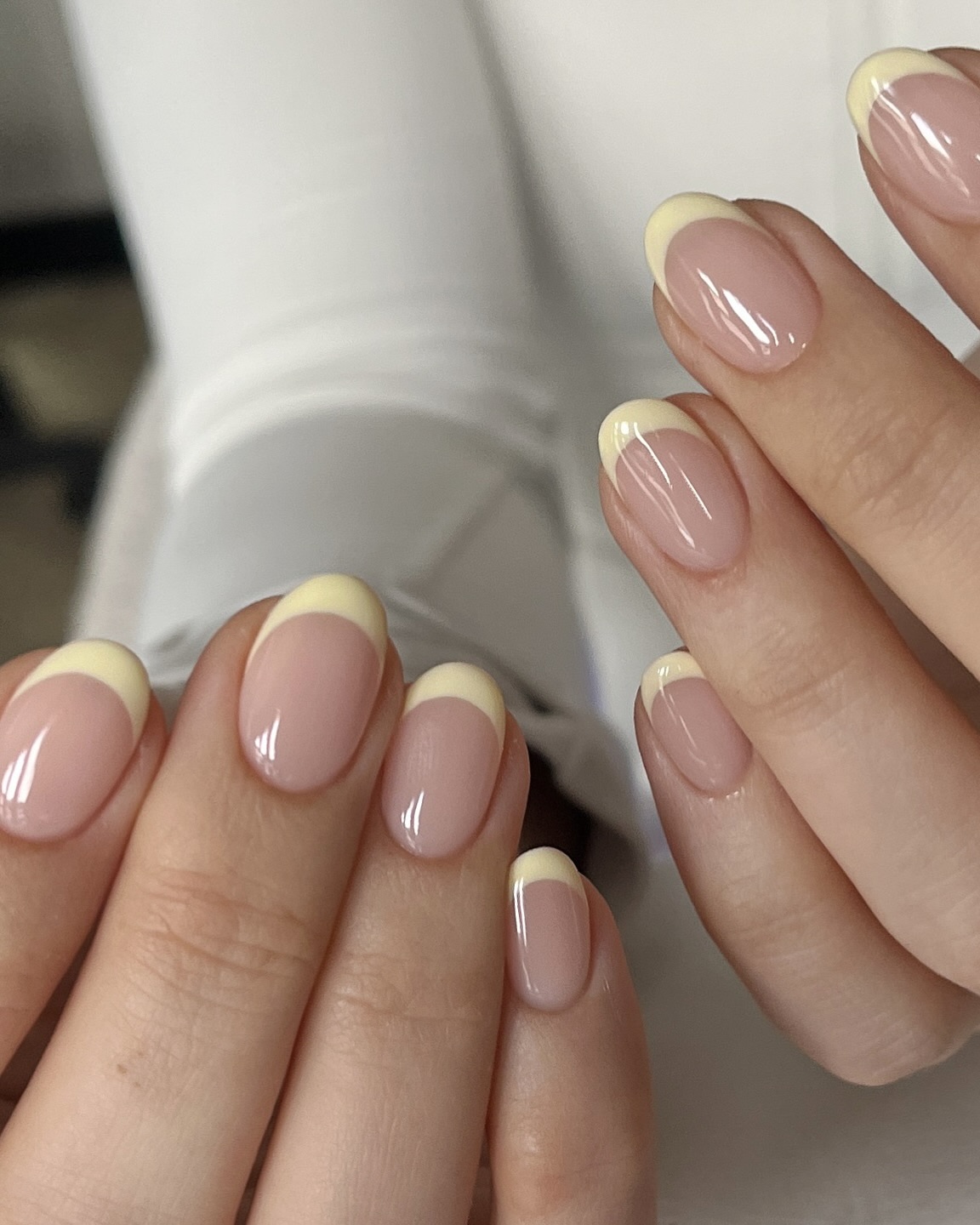 프렌치 네일은 유명한 여름 네일임💅
시원하고 깔끔해 보이는 네일 추천, 대세는 점점 얇아지는 중🩵 이미지4