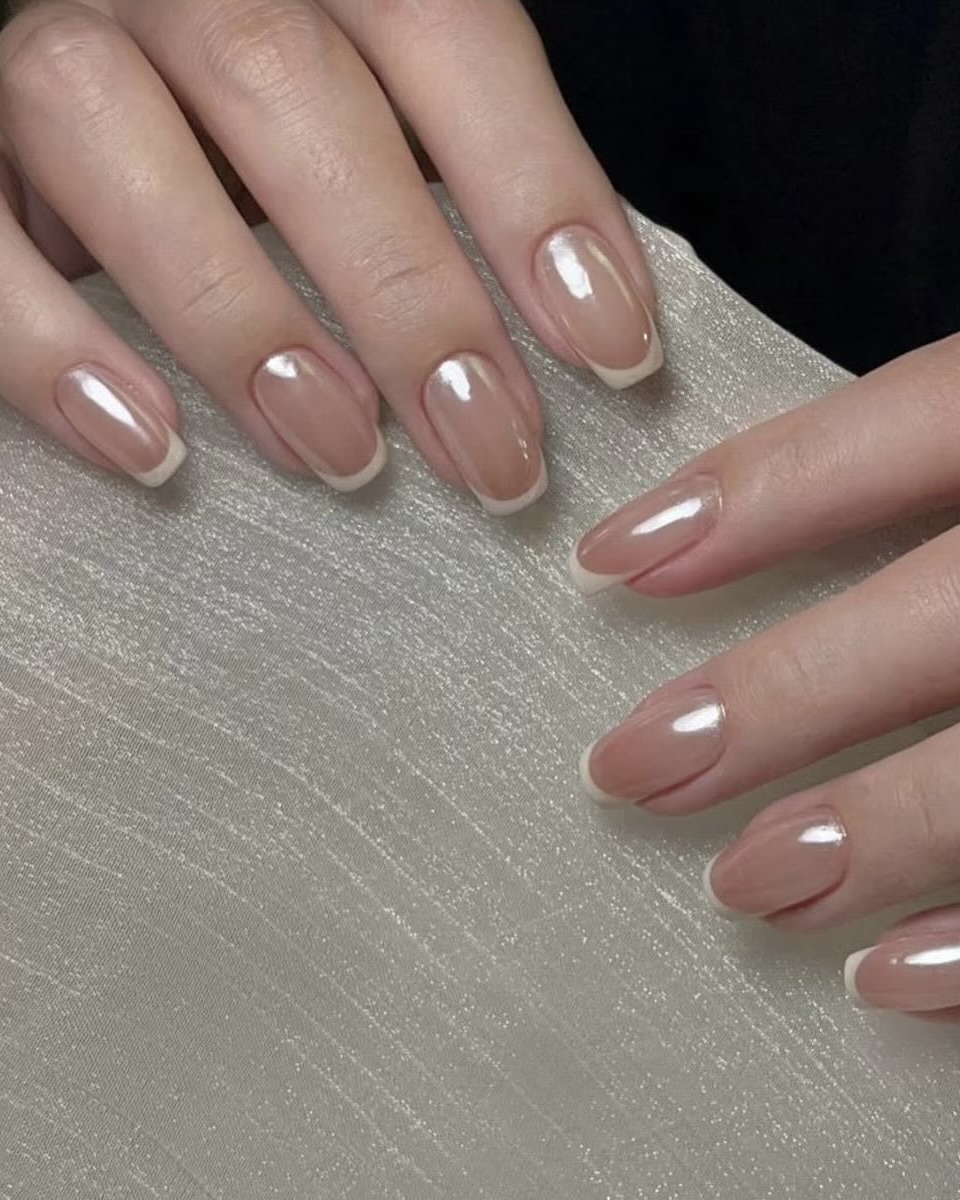 프렌치 네일은 유명한 여름 네일임💅
시원하고 깔끔해 보이는 네일 추천, 대세는 점점 얇아지는 중🩵 이미지2