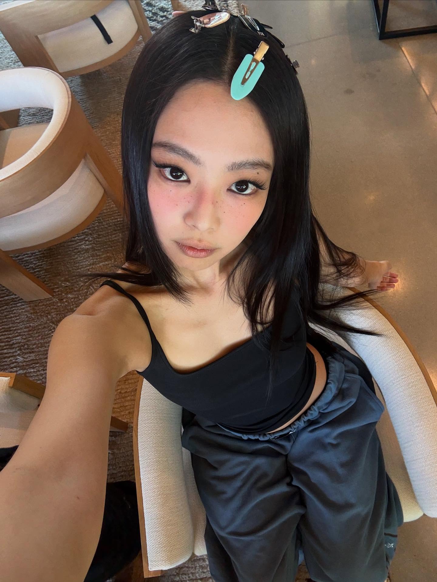 썸머룩에 꼭 필요한 포인트🍑
주근깨 하나로 완성하는 트렌디한 분위기 시도해보세요 이미지3