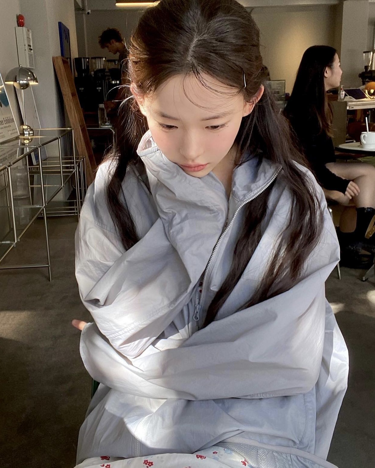바람막이 하나면, 소나기 걱정 無🌧️
급변하는 날씨에 흔들림 없는 룩의 비밀은? 방수 바람막이💡🌬️ 이미지