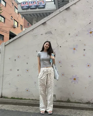 하나쯤 갖고 싶은 플로럴 아이템🌸
지금 셀럽들이 빠진 플로럴 스타일, 함께 보실래요?👀💕 이미지