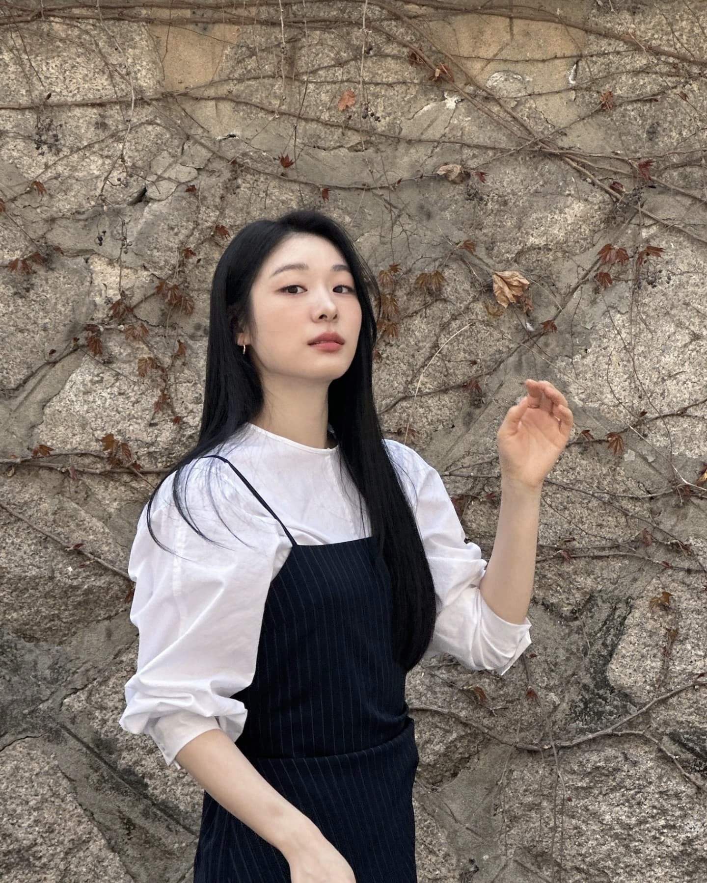 뷔스티에 단독으로 부담된다면?🫣
이너 하나로 센스 있게 레이어드해서 스타일 완성해 보세요🖤 이미지