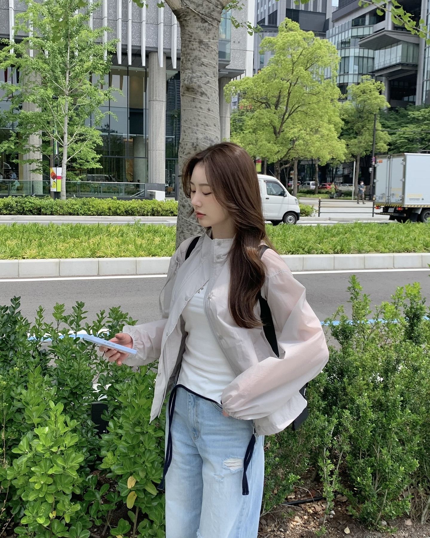 바람막이 하나면, 소나기 걱정 無🌧️
급변하는 날씨에 흔들림 없는 룩의 비밀은? 방수 바람막이💡🌬️ 이미지2