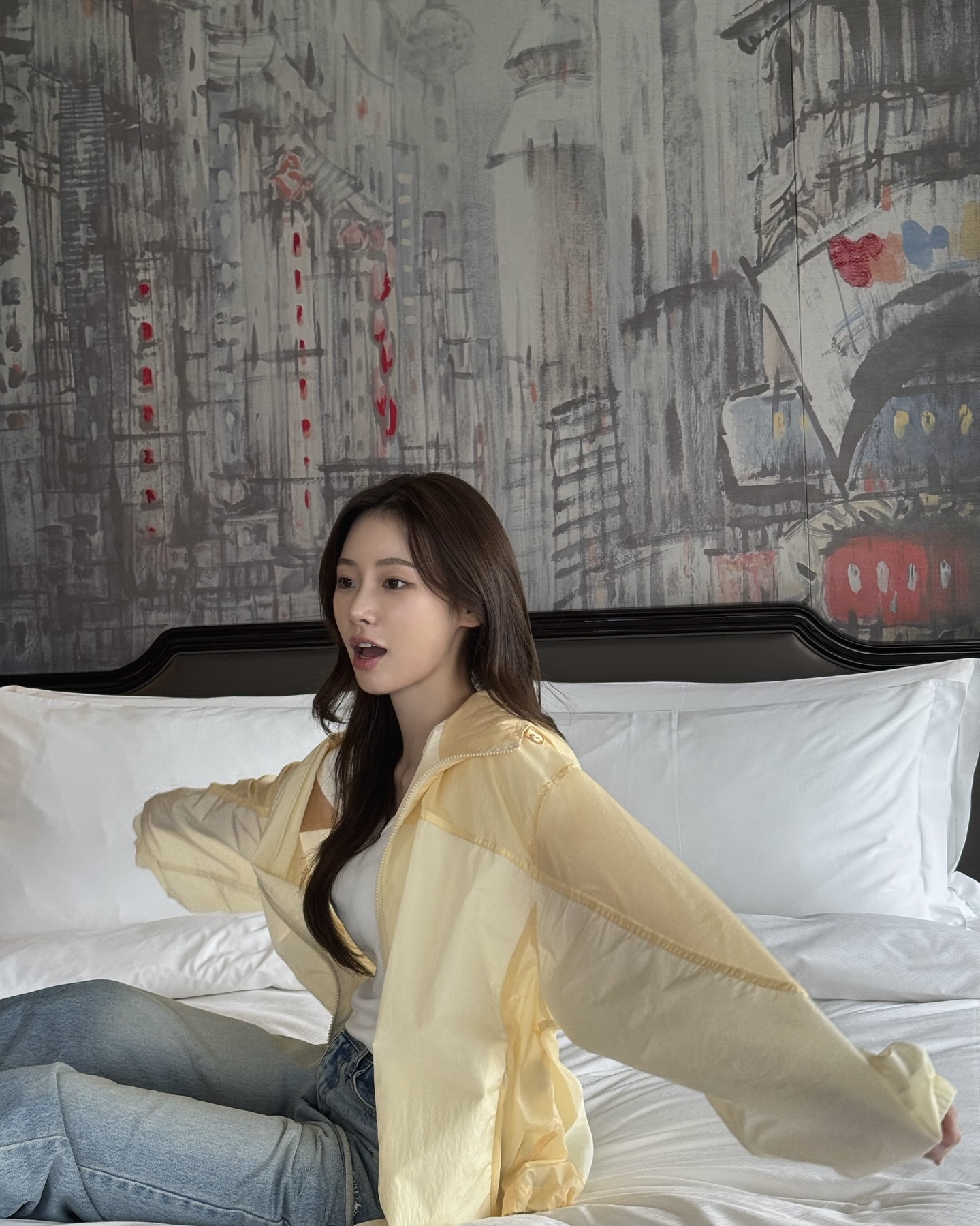 바람막이 하나면, 소나기 걱정 無🌧️
급변하는 날씨에 흔들림 없는 룩의 비밀은? 방수 바람막이💡🌬️ 이미지7
