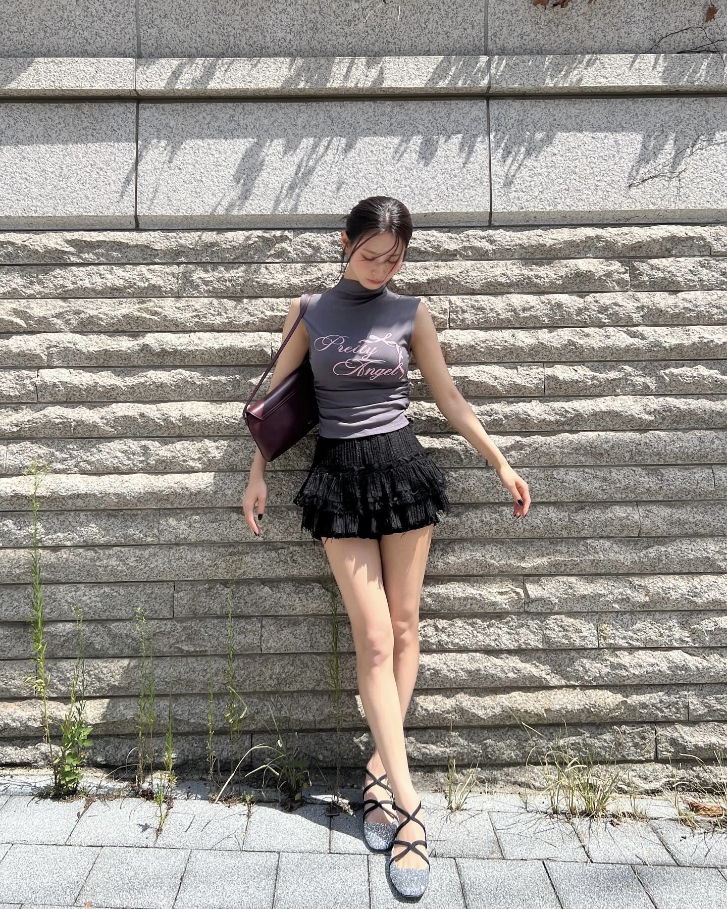 하이넥 민소매로 체형 보완 잡기☑️
팔뚝 고민? 넥라인으로 시선 유도 완료, 민소매 겁 먹지 마세요🧏🏻‍♀️ 이미지6