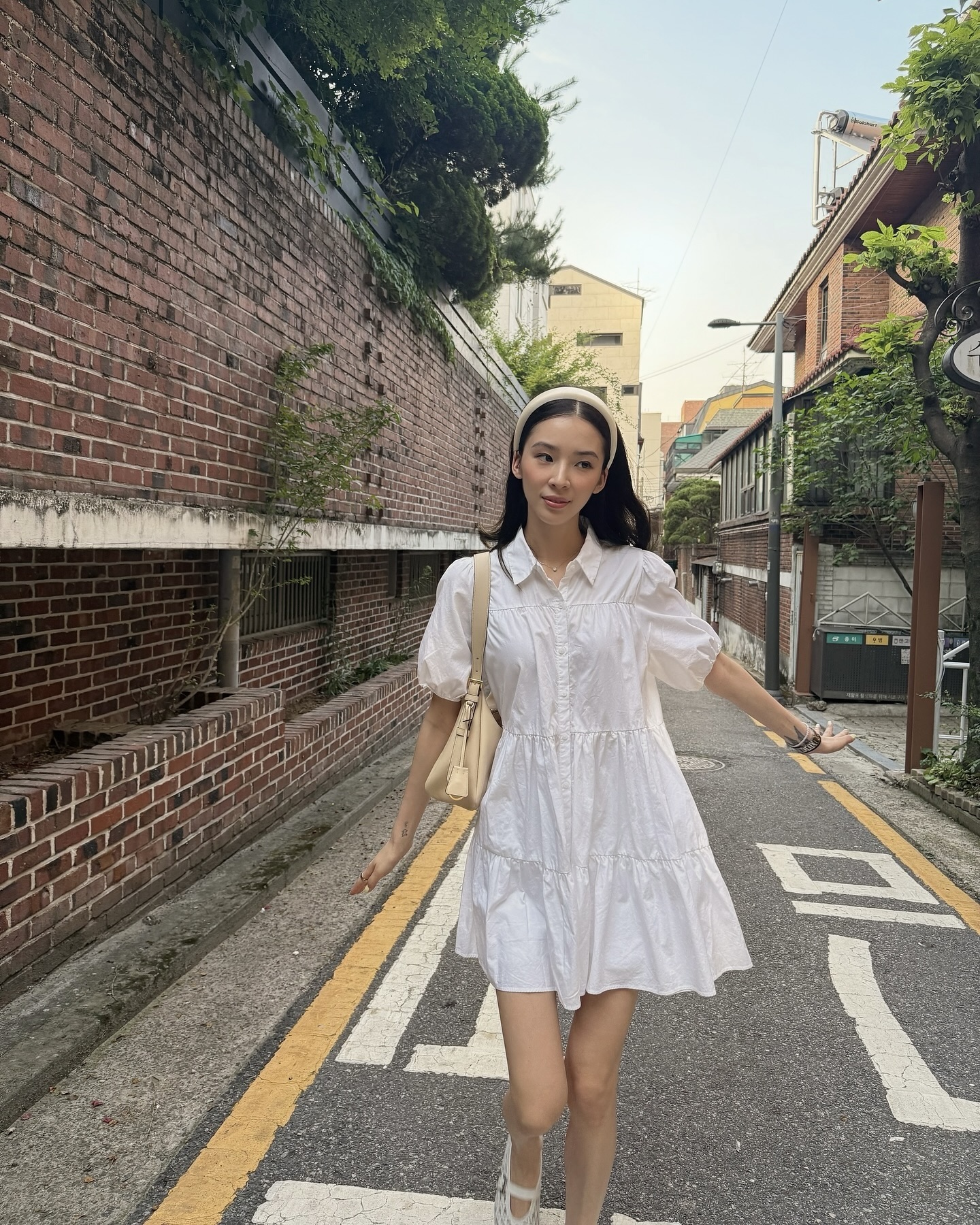 단벌로 끝내는 화이트 원피스✨
화이트 원피스 하나면 데이트, 바캉스, 출근룩도 문제없어요🤍 이미지7
