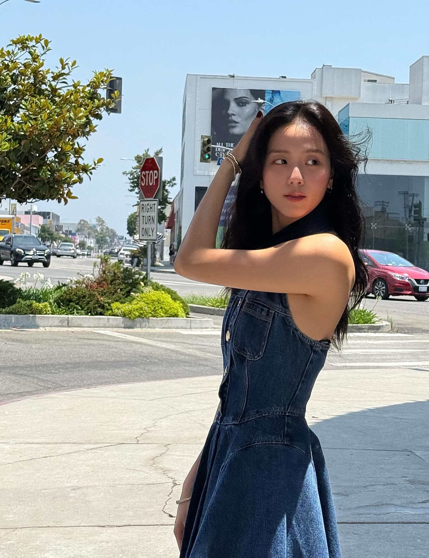 포카리걸 지수 데님 원피스룩🥤💙
LA 거리를 청량하게 만드는 러블리 지수 사랑해😍 이미지4