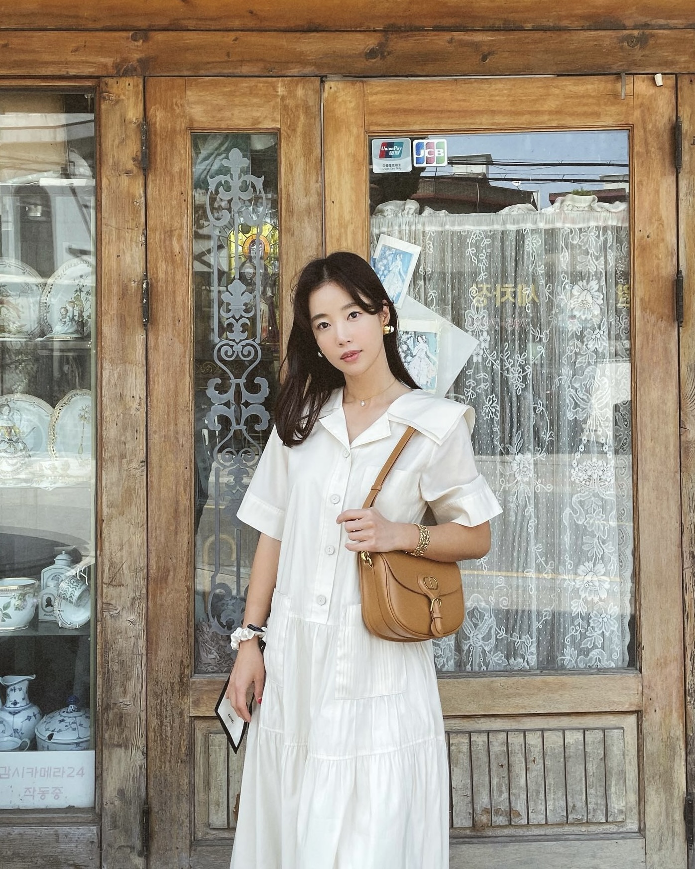 단벌로 끝내는 화이트 원피스✨
화이트 원피스 하나면 데이트, 바캉스, 출근룩도 문제없어요🤍 이미지8