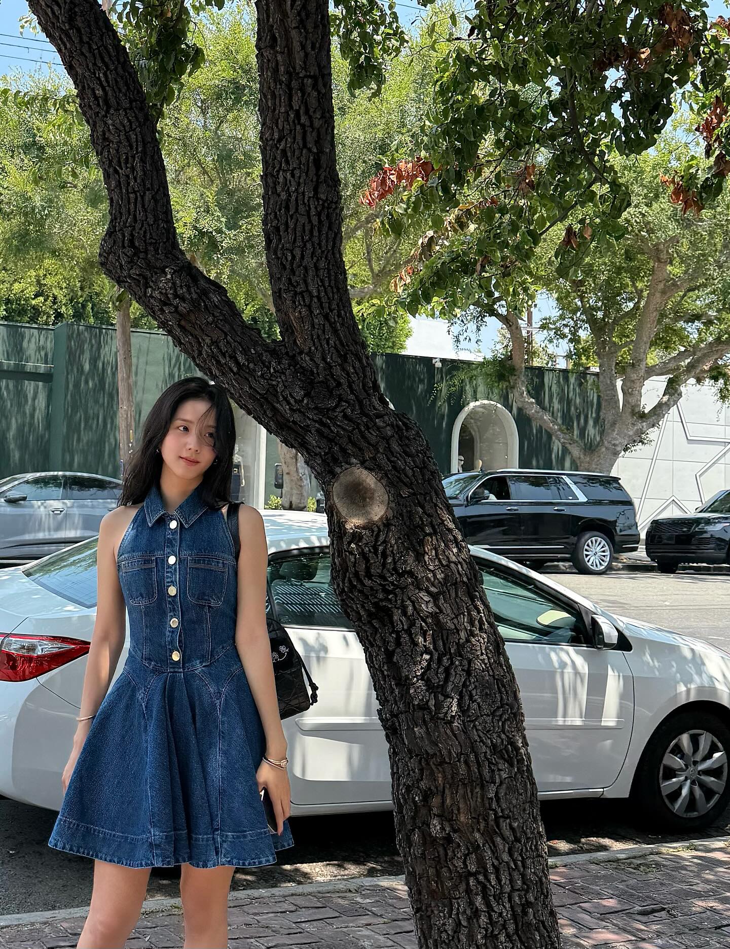 포카리걸 지수 데님 원피스룩🥤💙
LA 거리를 청량하게 만드는 러블리 지수 사랑해😍 이미지8