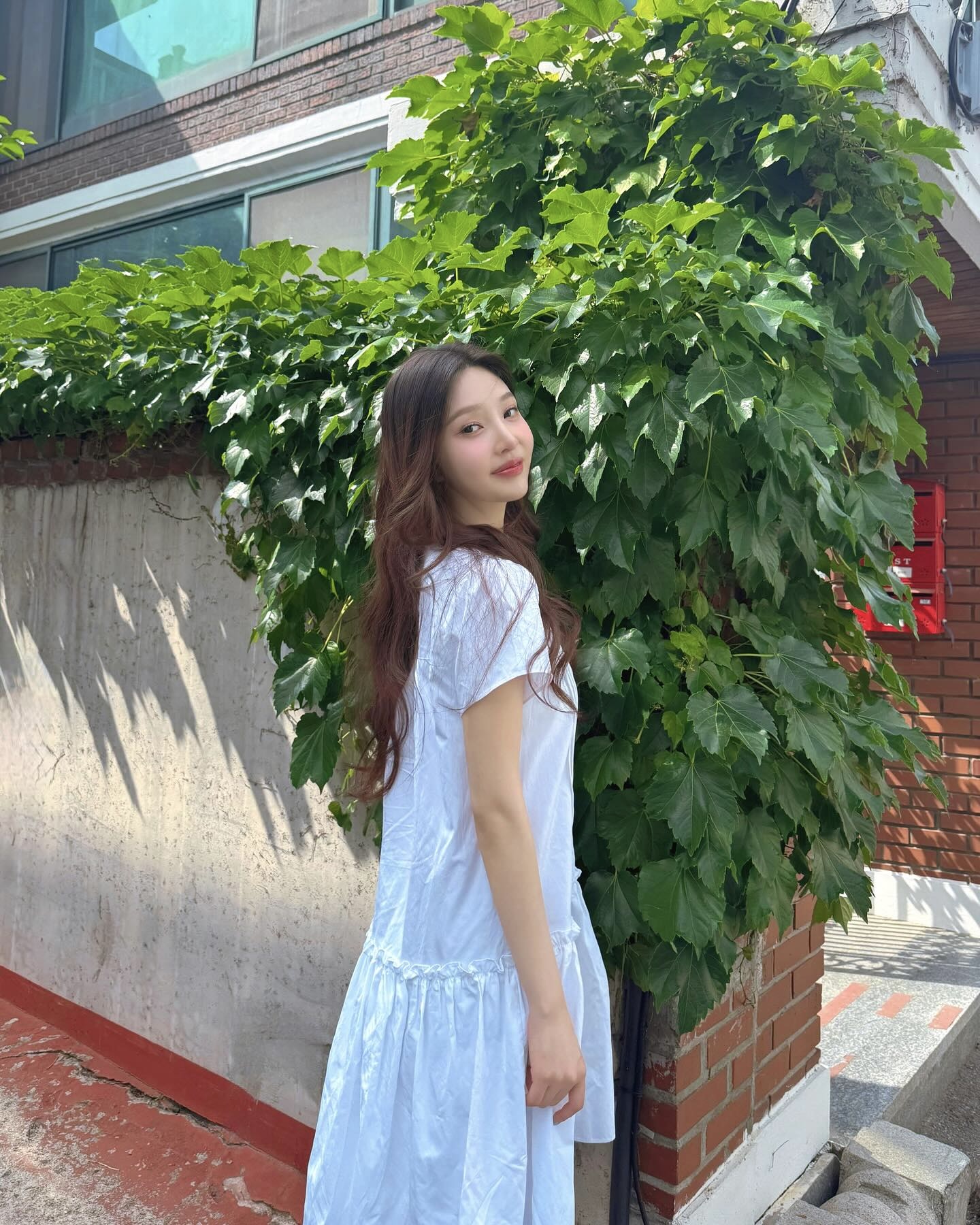 단벌로 끝내는 화이트 원피스✨
화이트 원피스 하나면 데이트, 바캉스, 출근룩도 문제없어요🤍 이미지