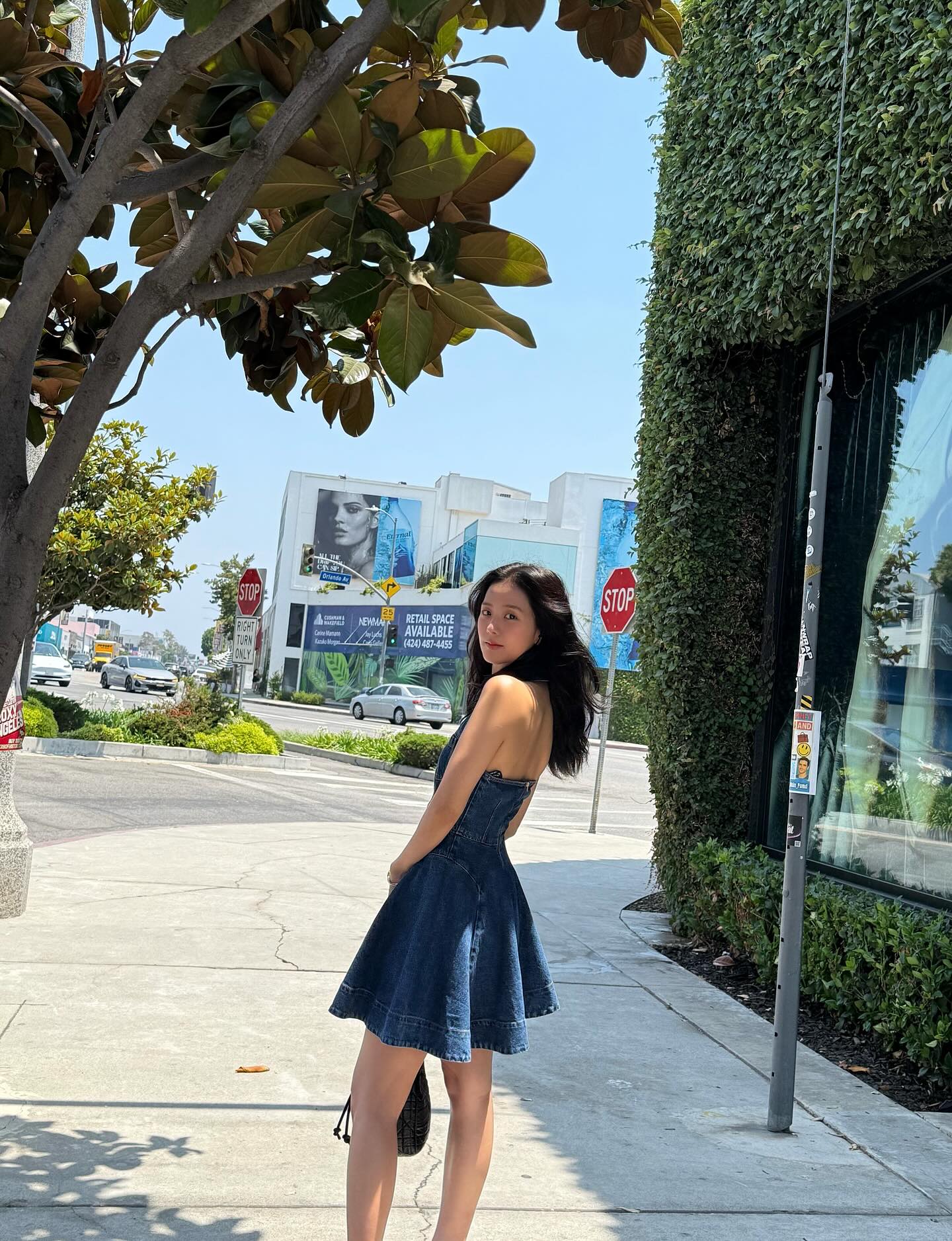 포카리걸 지수 데님 원피스룩🥤💙
LA 거리를 청량하게 만드는 러블리 지수 사랑해😍 이미지5