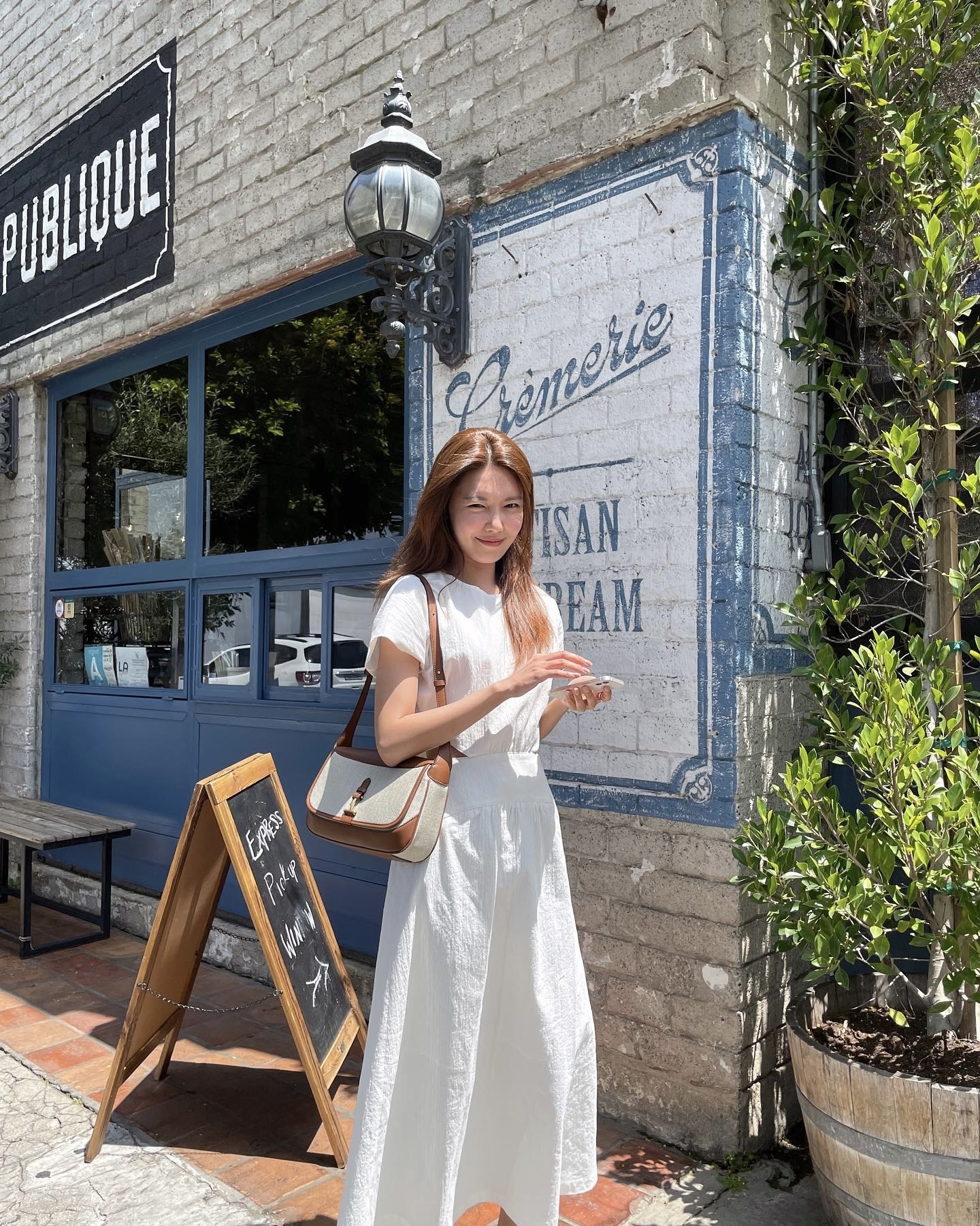 단벌로 끝내는 화이트 원피스✨
화이트 원피스 하나면 데이트, 바캉스, 출근룩도 문제없어요🤍 이미지