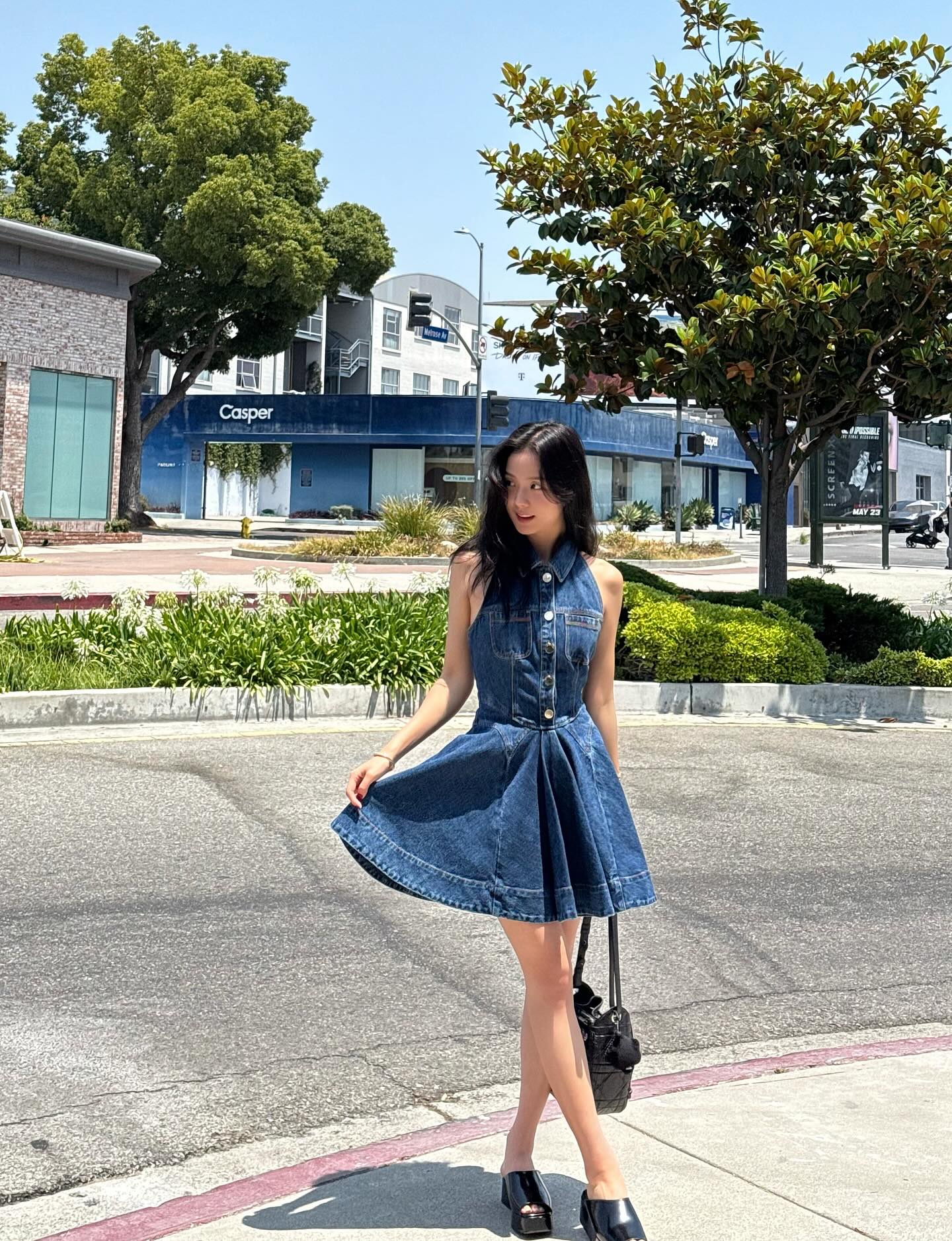 포카리걸 지수 데님 원피스룩🥤💙
LA 거리를 청량하게 만드는 러블리 지수 사랑해😍 이미지3