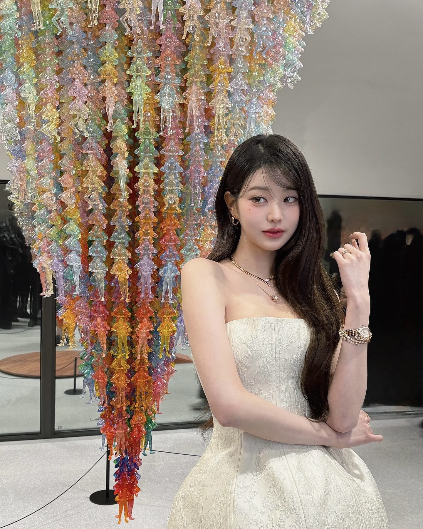 얼굴 더 작아 보이게 하는 앞머리🩶
한 올로 완성하는 깻잎머리 스타일링 따라해보세요.✨

 이미지