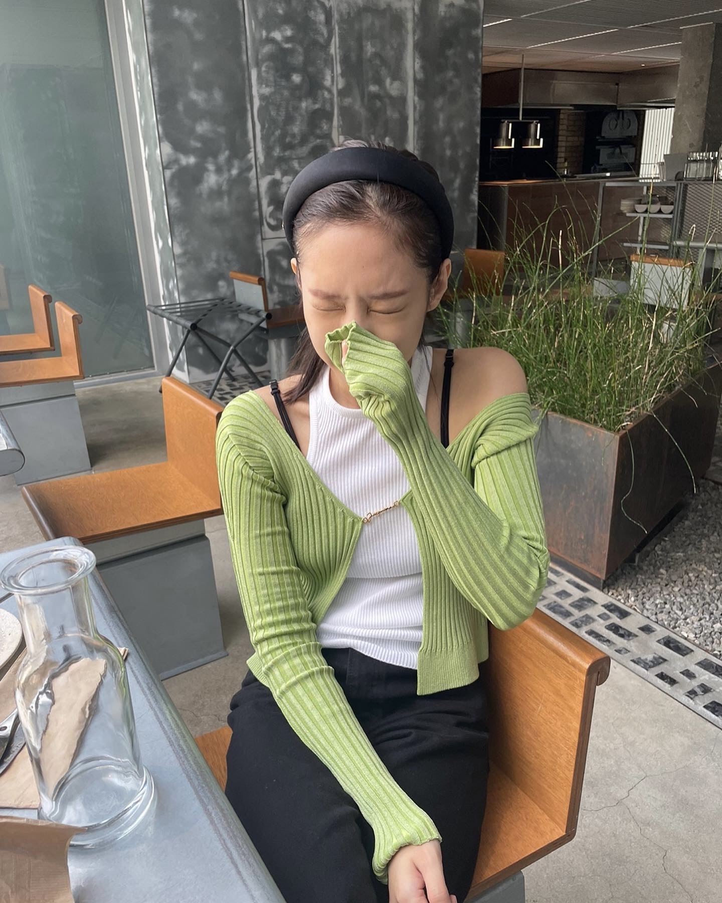 햇빛도 에어컨도 걱정 끝🤍
실내외 온도차에 걸치기 좋은 여름 가디건 스타일링✨ 이미지7