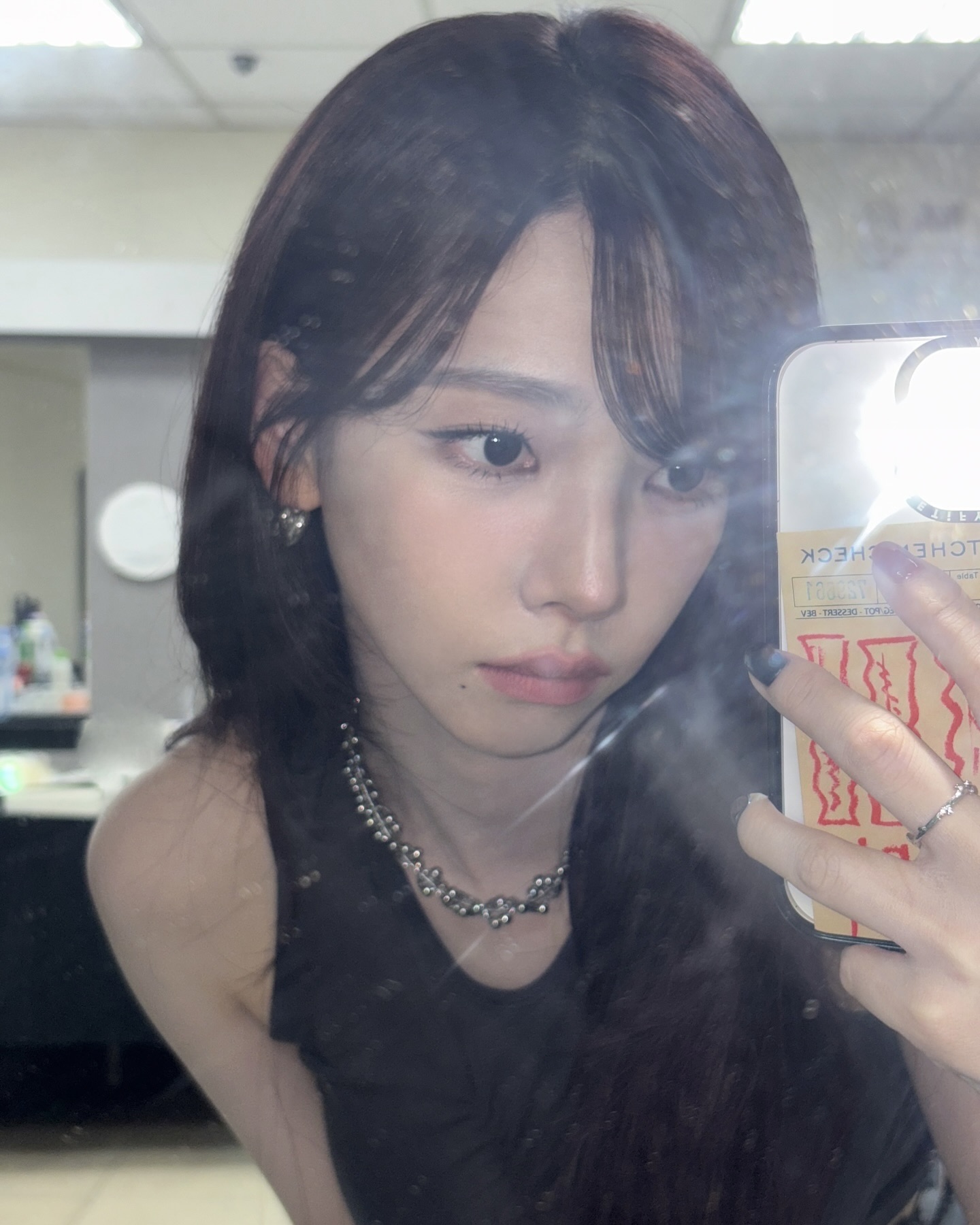 얼굴 더 작아 보이게 하는 앞머리🩶
한 올로 완성하는 깻잎머리 스타일링 따라해보세요.✨

 이미지