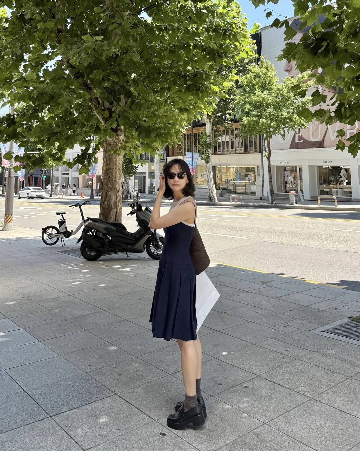 로퍼에 계절 제한 없음📆
로퍼가 가을 공식템이라는 건 옛말, 여름룩에도 스며들어요🖤

 이미지