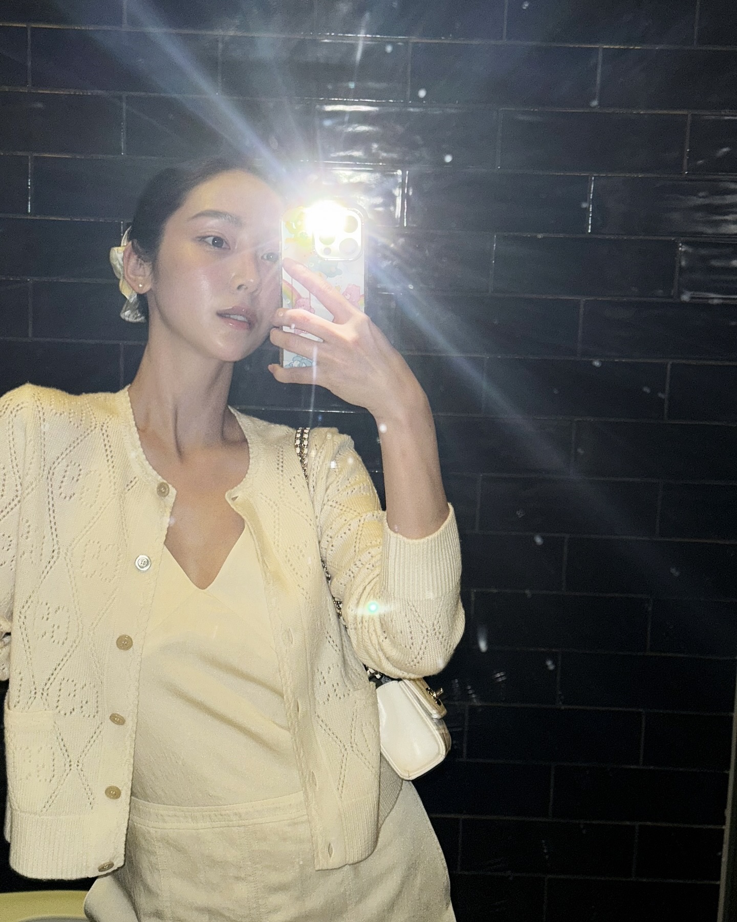 햇빛도 에어컨도 걱정 끝🤍 실내외 온도차에 걸치기 좋은 여름 가디건 스타일링✨ 이미지