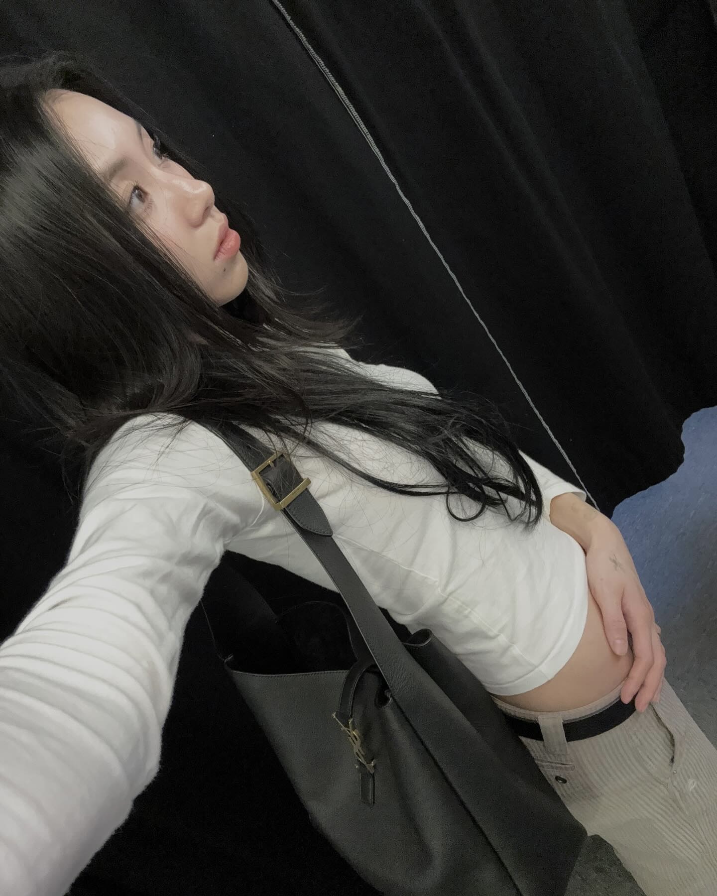 얇은 긴팔 꺼내 입을 타이밍🌬️
에어컨 바람 아래 냉방병 예방으로 딱 입기 좋은 아이템🤍 이미지5