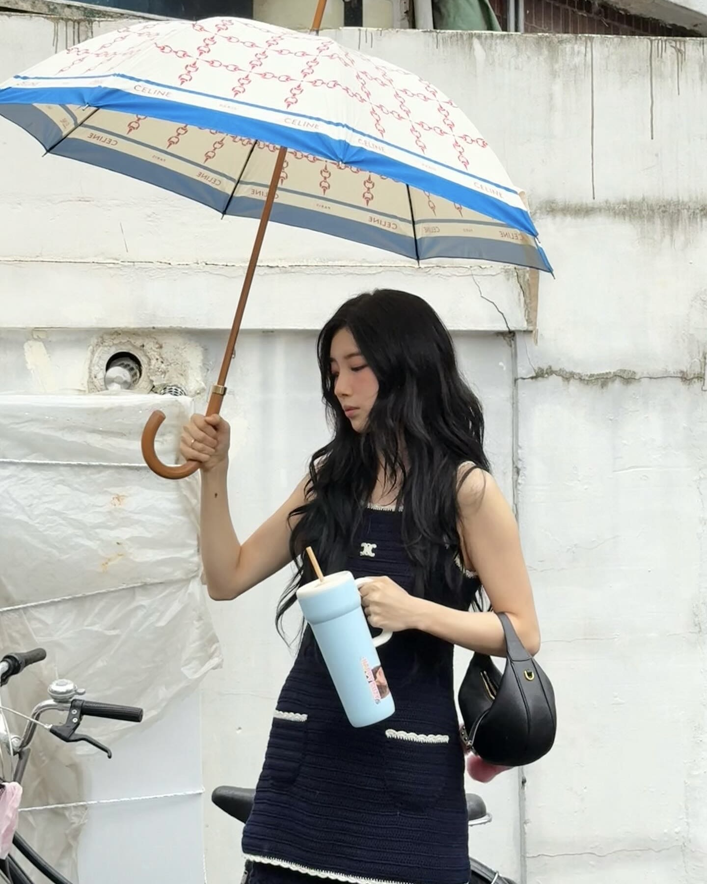 셀린느 공주 수지 장마철 패션☔️🩵
수지 손민수해서 내일 이렇게 입고 나가야지😆 이미지2