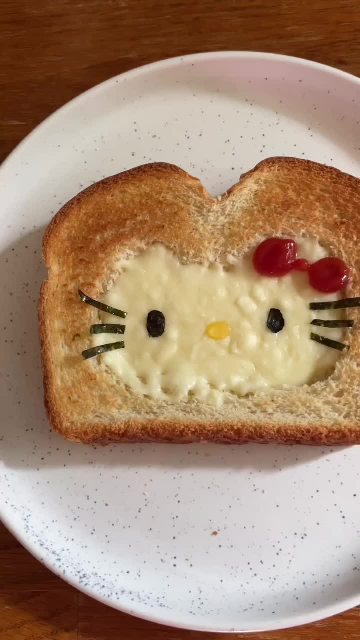 헬로키티 토스트 만들기💖 보기만 해도 귀여운 비주얼에 입맛까지 저격🤤😆 이미지