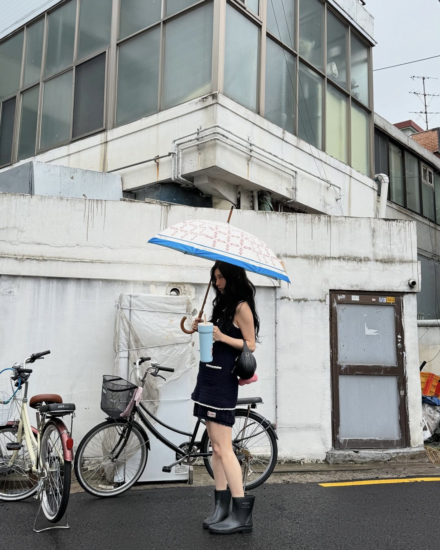 셀린느 공주 수지 장마철 패션☔️🩵
수지 손민수해서 내일 이렇게 입고 나가야지😆 이미지8