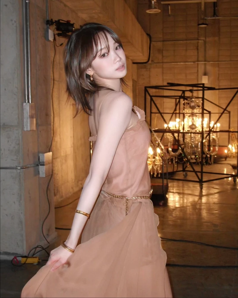 단발 허쉬컷으로 분위기 변신💇🏻♀️🤍
헤어스타일이 질렸다면, 단발 레이어드로 기분 전환해보세요.✨ 이미지8