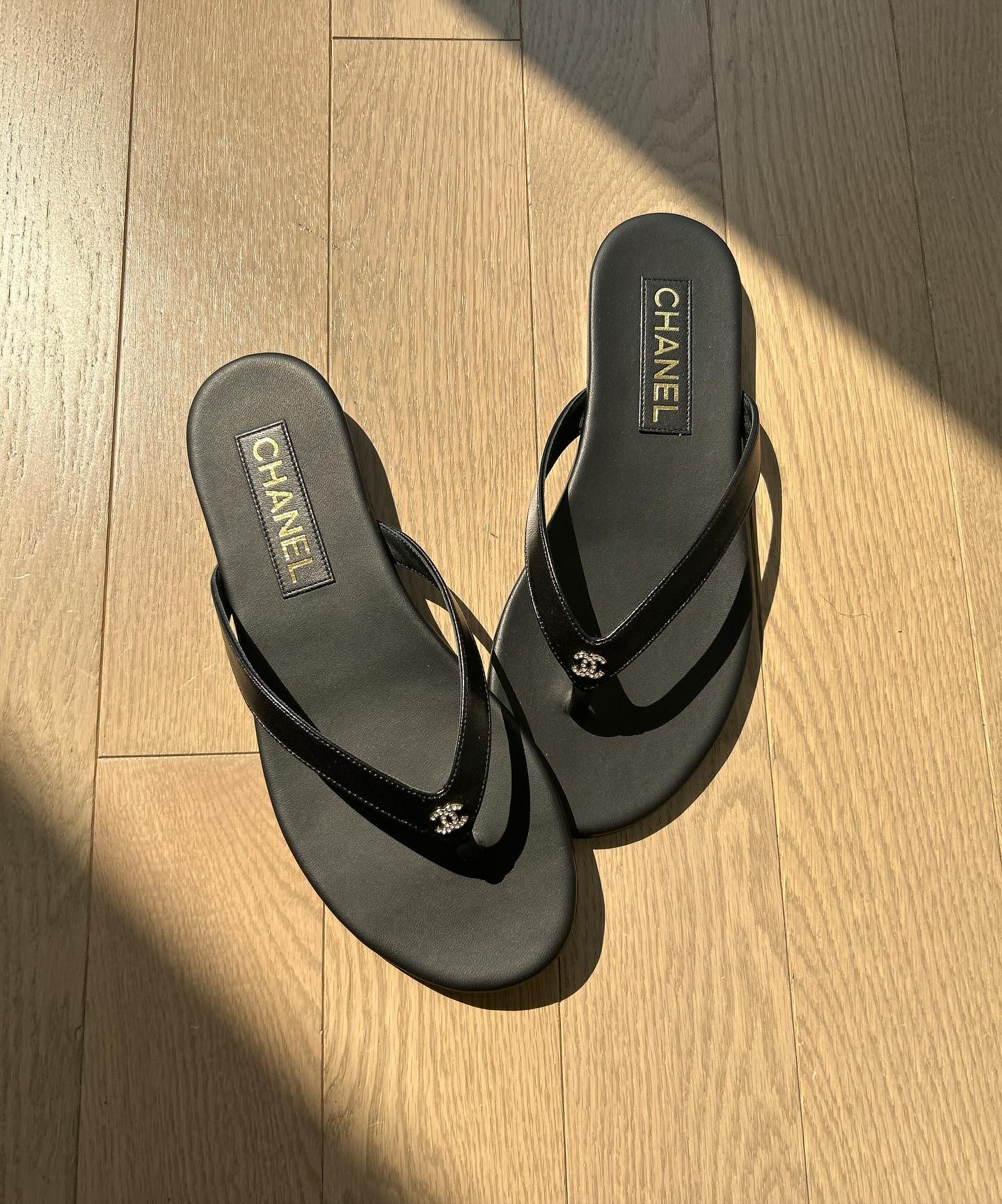 샤넬 쪼리🖤💛저 고급진 자태 이미지"