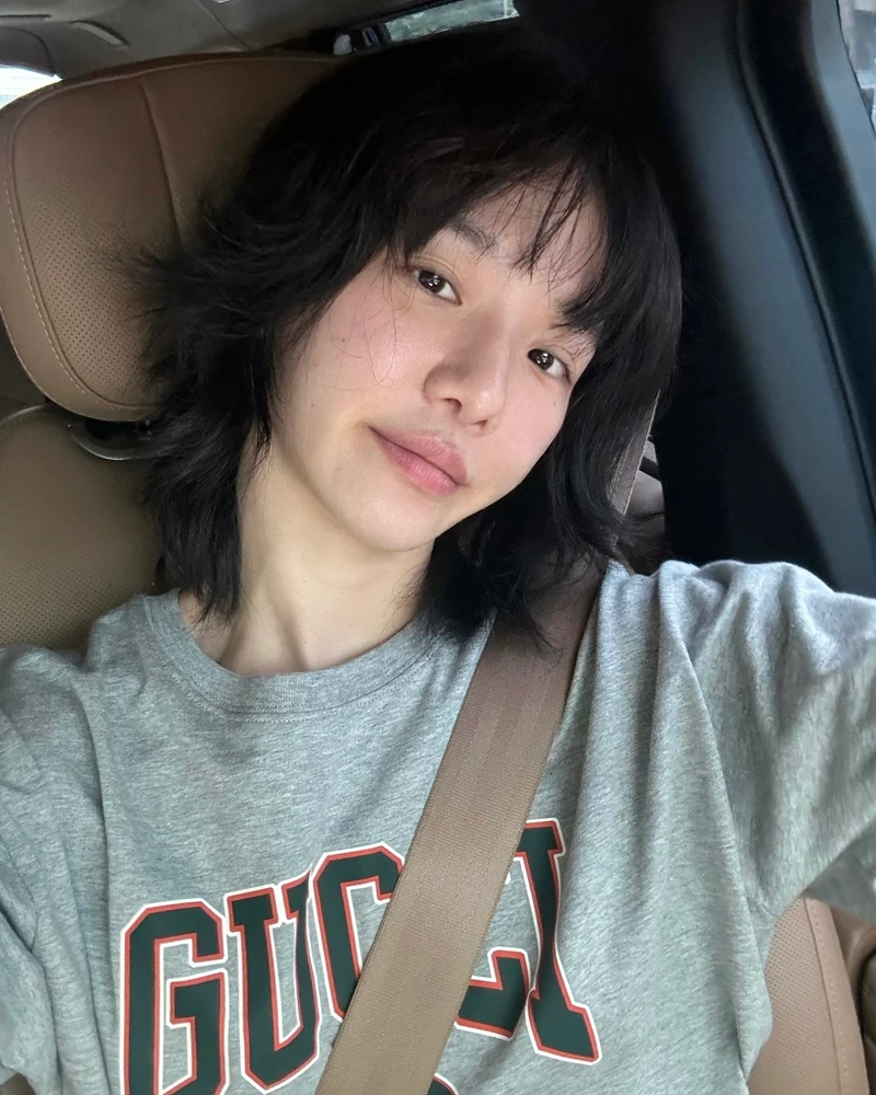 단발 허쉬컷으로 분위기 변신💇🏻♀️🤍
헤어스타일이 질렸다면, 단발 레이어드로 기분 전환해보세요.✨ 이미지2