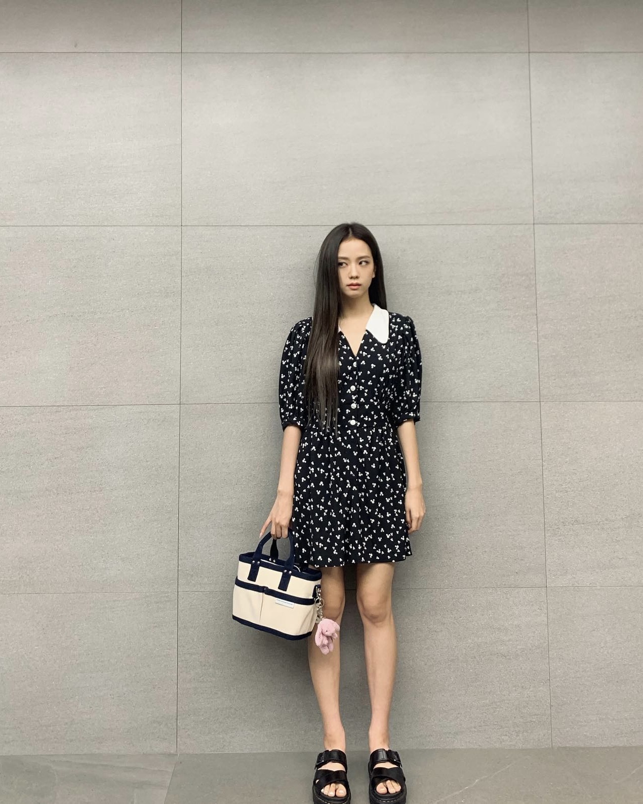 스트랩 슬리퍼, 발끝 꾸안꾸템🦶🏻
여름 내내 멈출 수 없는 내 발 친구, 스트랩 슬리퍼 찜하세요☀️ 이미지2