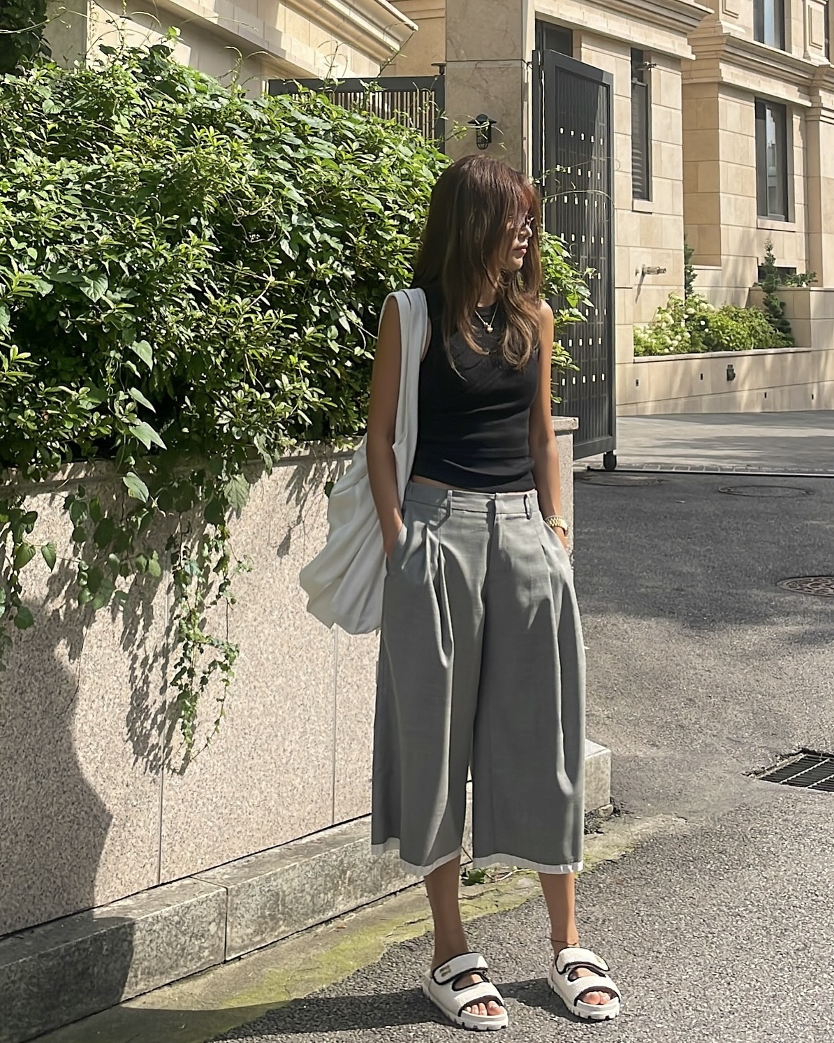 스트랩 슬리퍼, 발끝 꾸안꾸템🦶🏻
여름 내내 멈출 수 없는 내 발 친구, 스트랩 슬리퍼 찜하세요☀️ 이미지5