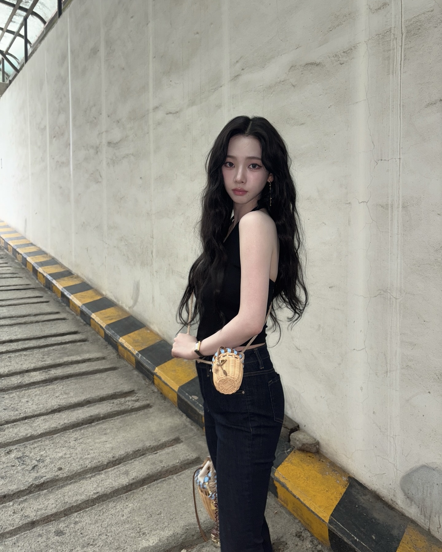 라탄백 없인 여름휴가 못 떠나🚫 진짜 준비된 휴가룩은, 라탄백 챙겼을 때 비로소 완성돼요👜 이미지