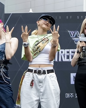 쿄카도 하는 느좋 반입 스타일🔍
입기 귀찮아서 반만 입은 거 아니라고!!!!! 이미지3