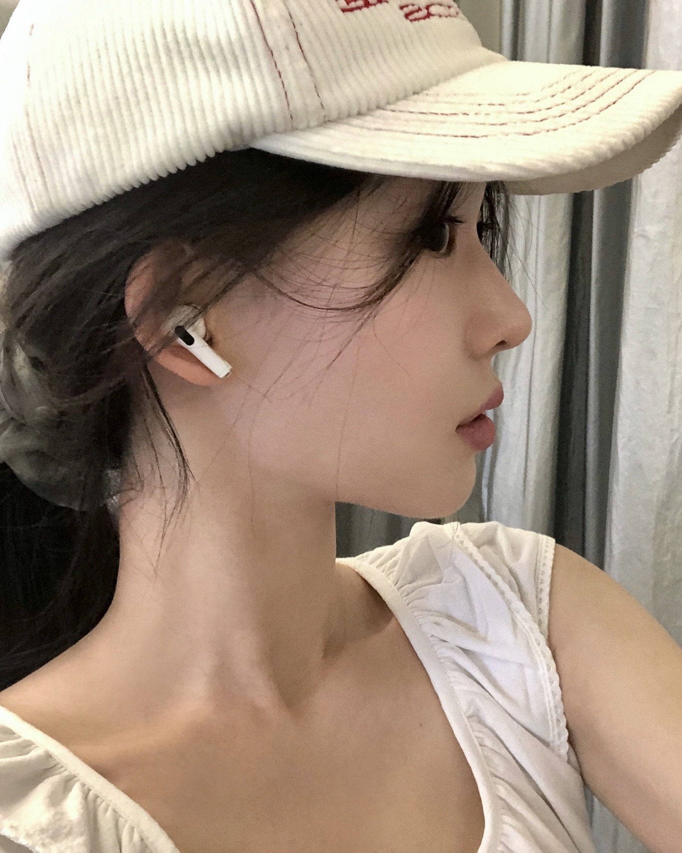 더운 여름엔 볼캡 없이 못 버텨🥲 햇빛은 가리고, 스타일은 살려주는 여름 필수템 코디🧢✨  이미지