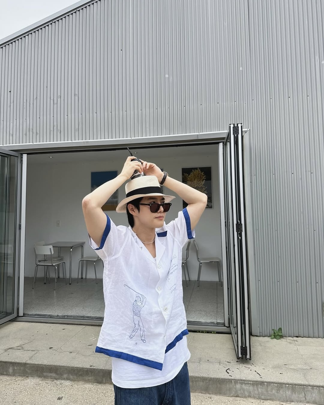 휴가철엔 오픈칼라셔츠🏖️ 이미지