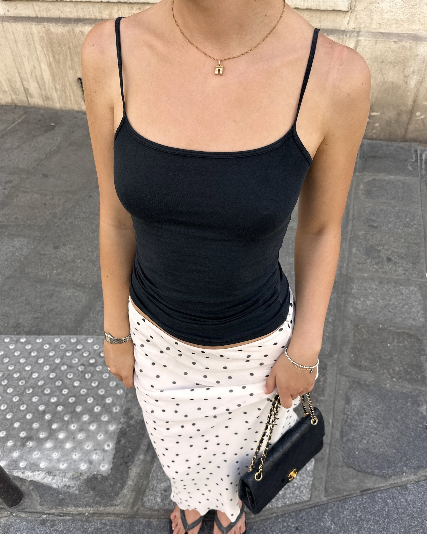 바람따라 흩날리는 롱스커트🍃🤍 살랑이는 롱스커트로 데일리 여름 무드 꽉 채우기🧡 이미지
