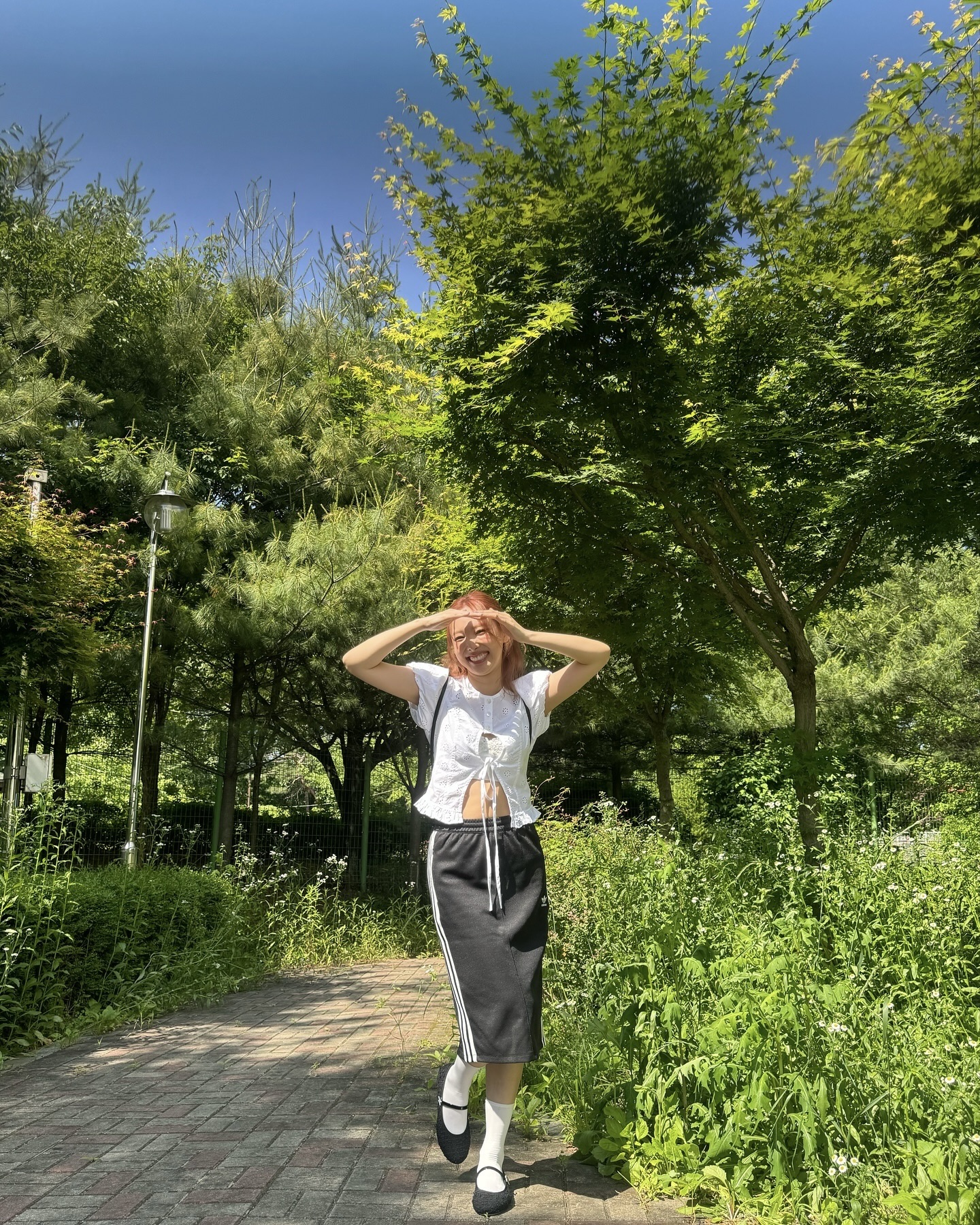 길이 딱 좋은 미디스커트👗🤍
롱보단 가볍고 미니보단 차분한 미디스커트의 매력✨ 이미지4