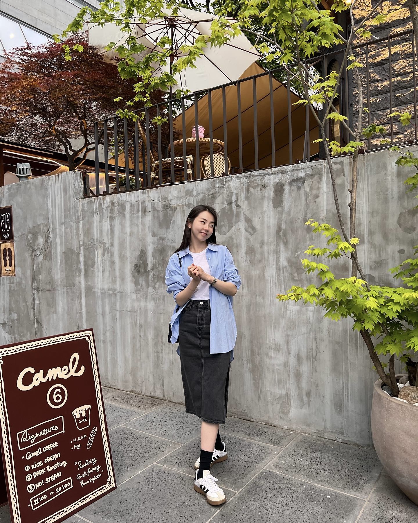 길이 딱 좋은 미디스커트👗🤍
롱보단 가볍고 미니보단 차분한 미디스커트의 매력✨ 이미지2